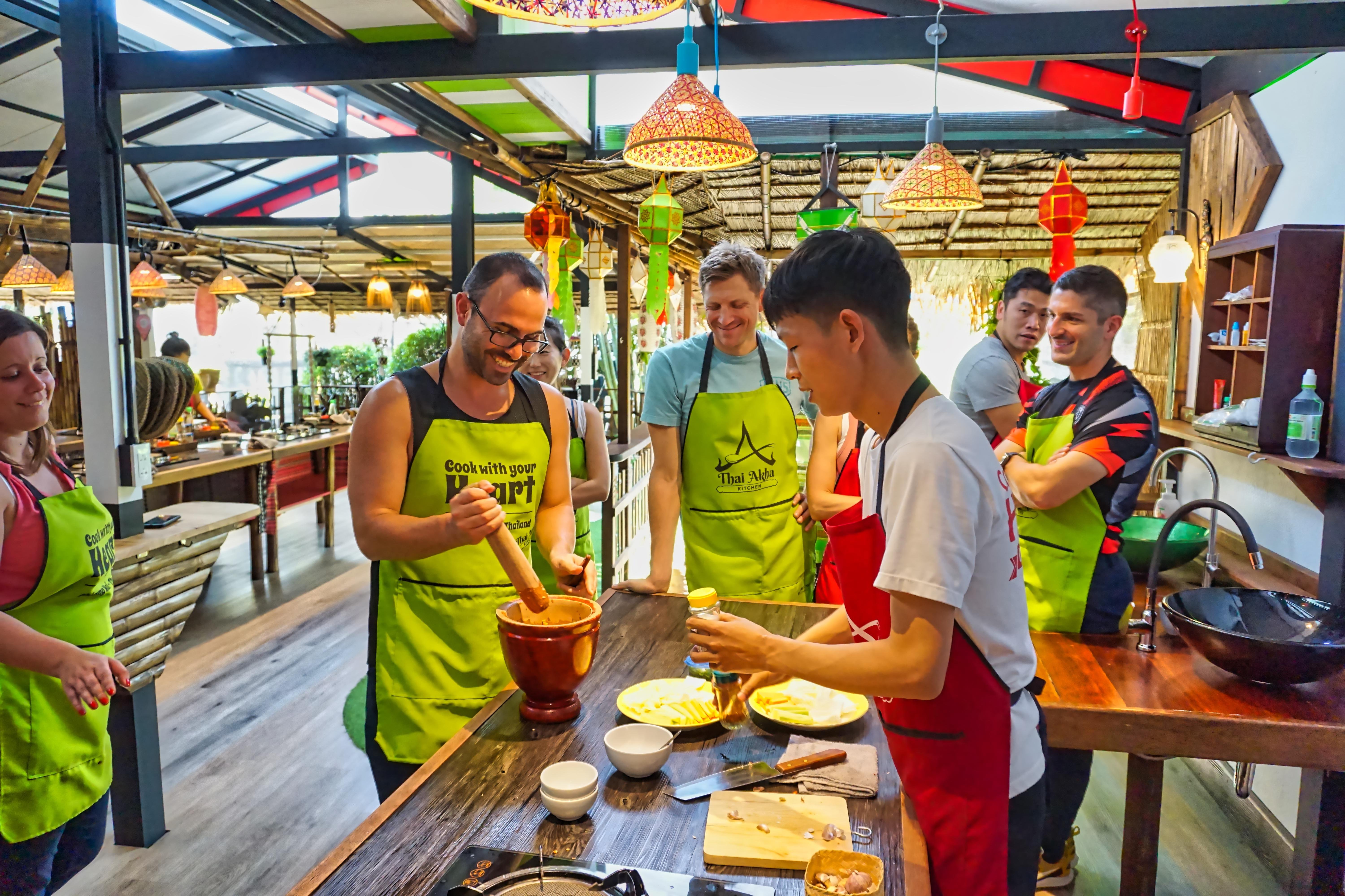 Chiang Mai: Traditional Thai-Akha Cooking Class& Market Tour