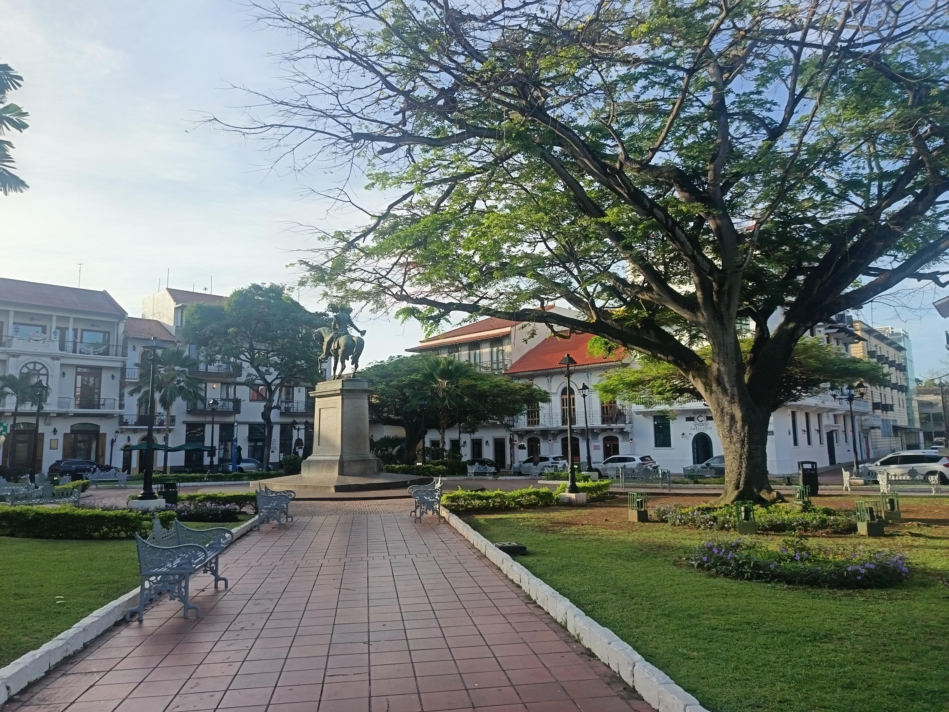 Casco Viejo Sunset Walk & Dinner
