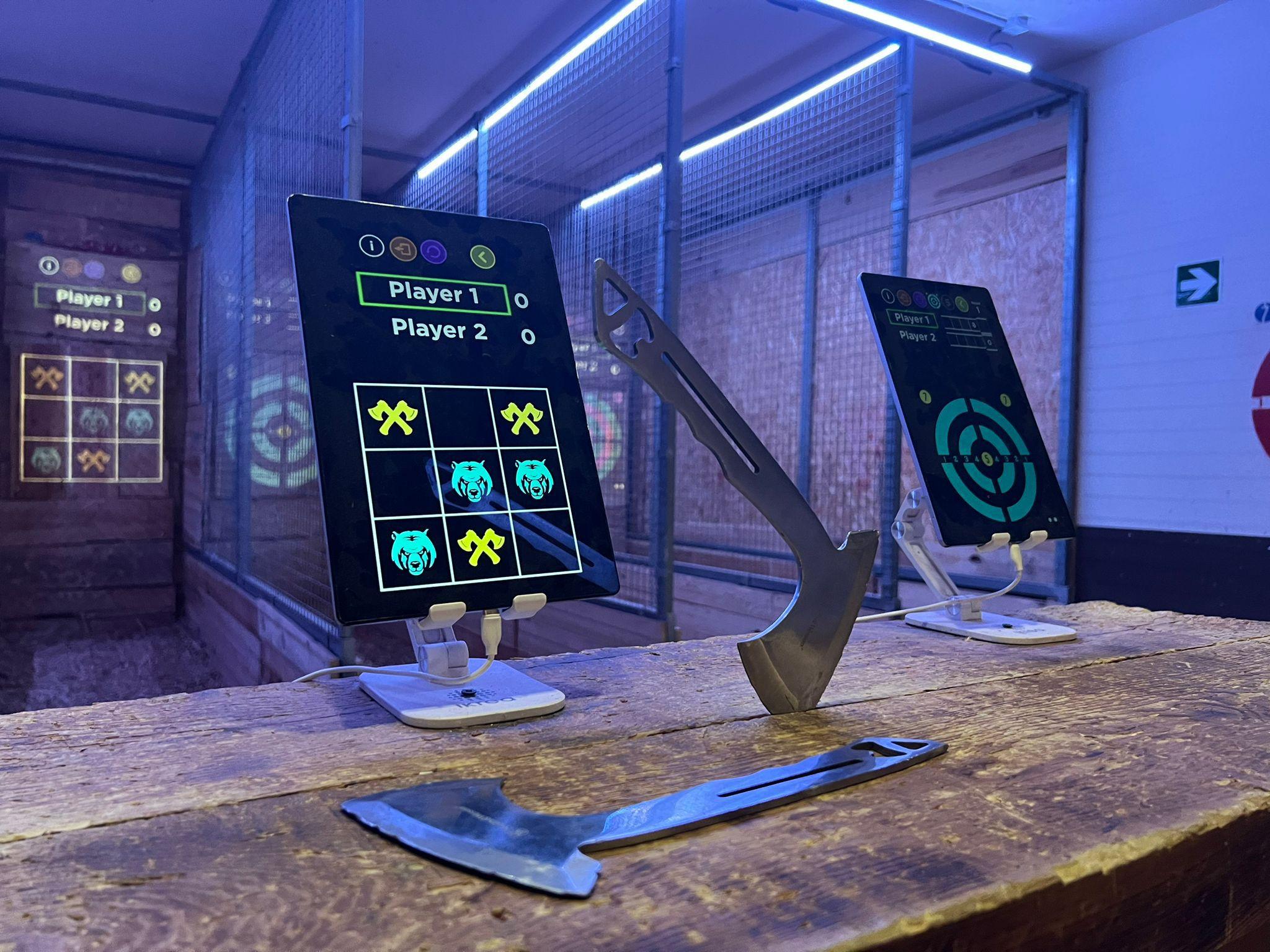 Murcia: 1-Hour Axe Throwing Experience at Rock Bar