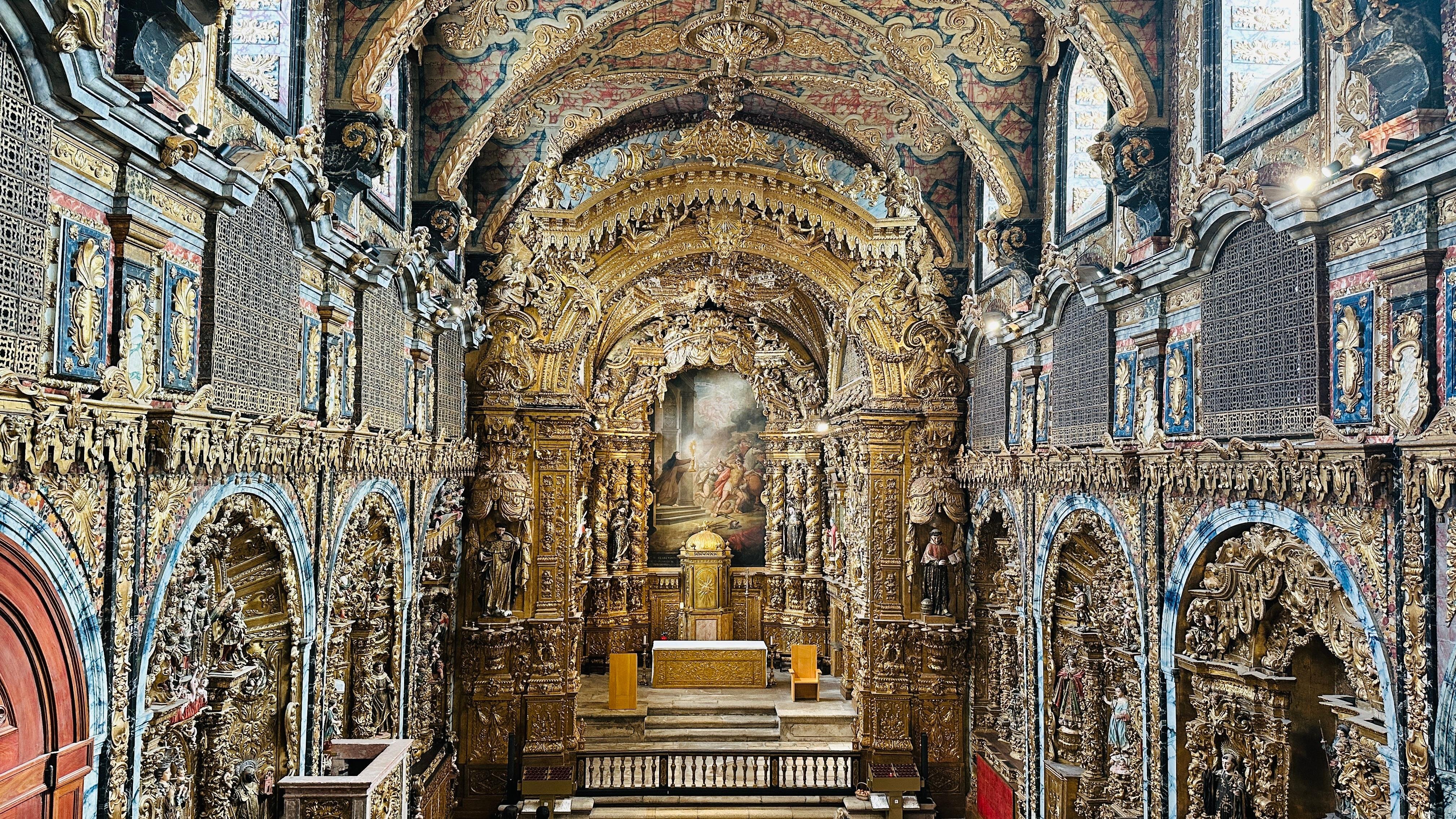 Porto's Heart: Walking Tour with Food & Wine