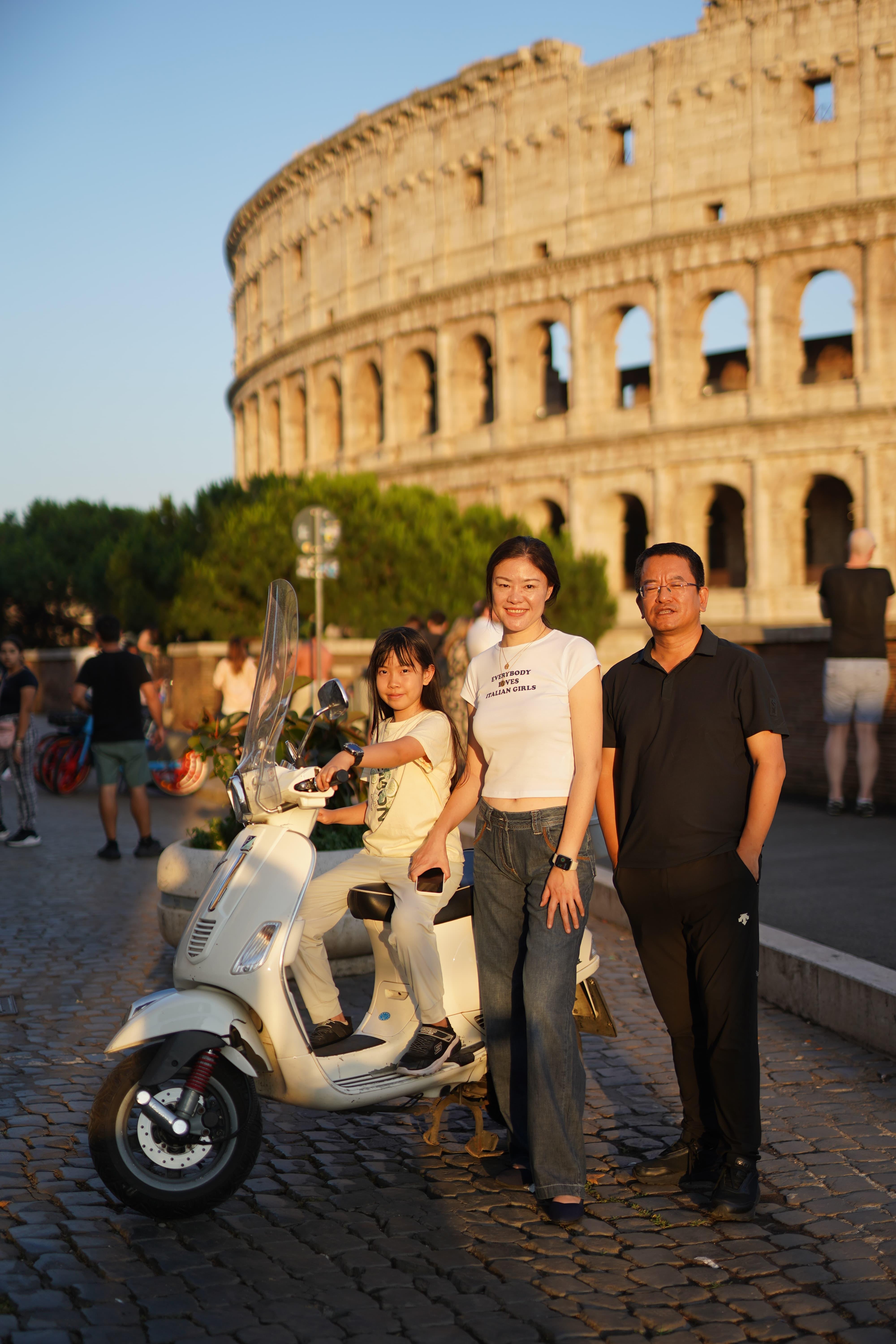 Rome vespa photo tour photoshoot passenger city backdrops — image 32