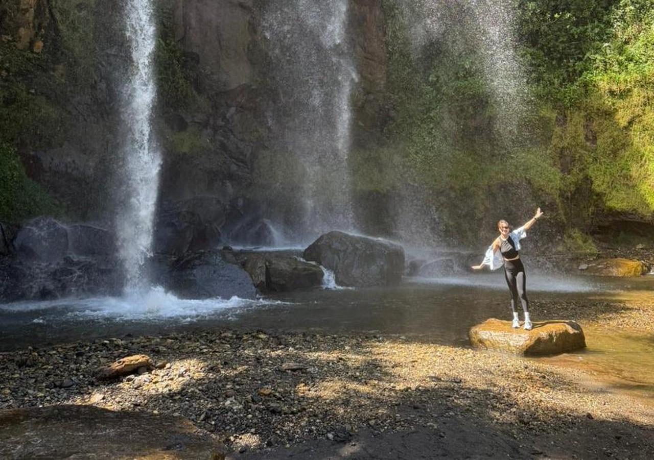 Baños 8-Waterfall Route: Guided Day Tour with Lunch