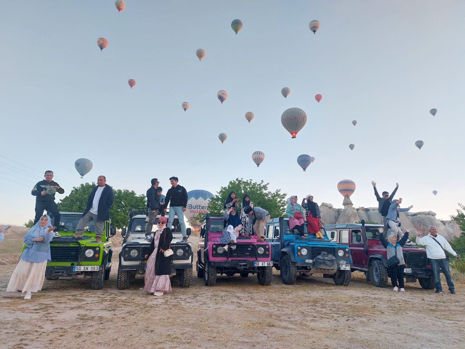 Cappadocia Off-Road Jeep Safari with Champagne Toast