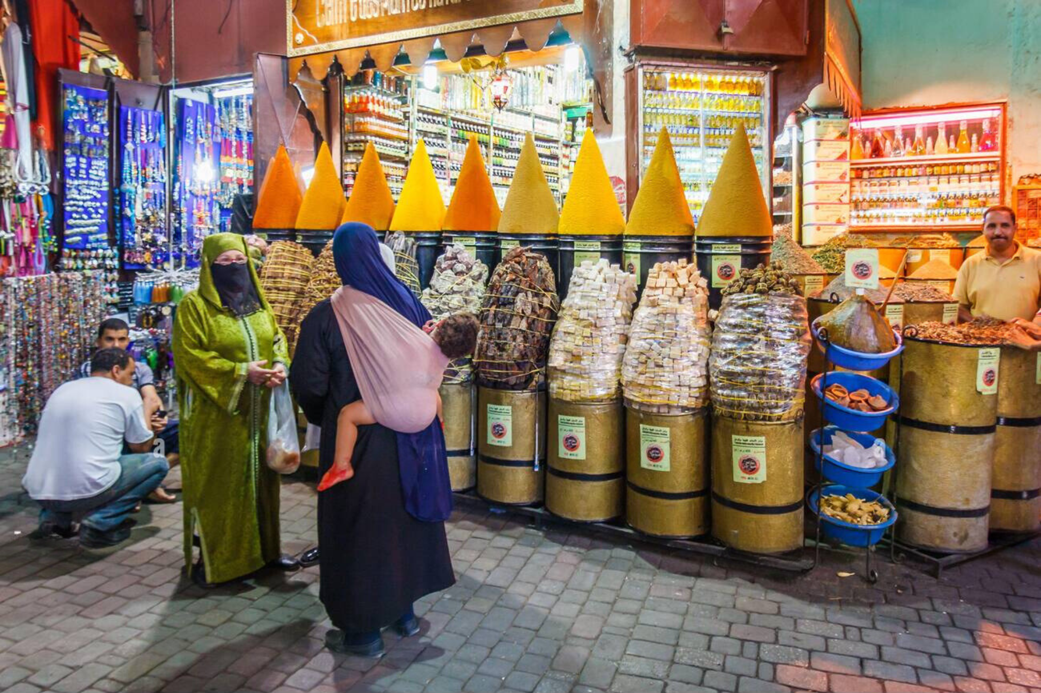 Casablanca Souks: Guided Shopping & Cultural Exploration