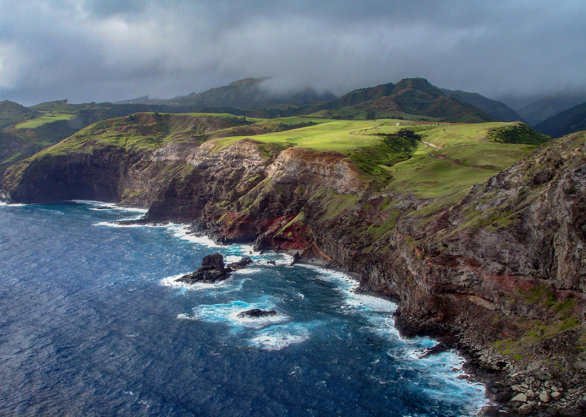 West Maui & Molokai Waterfall Helicopter Tour