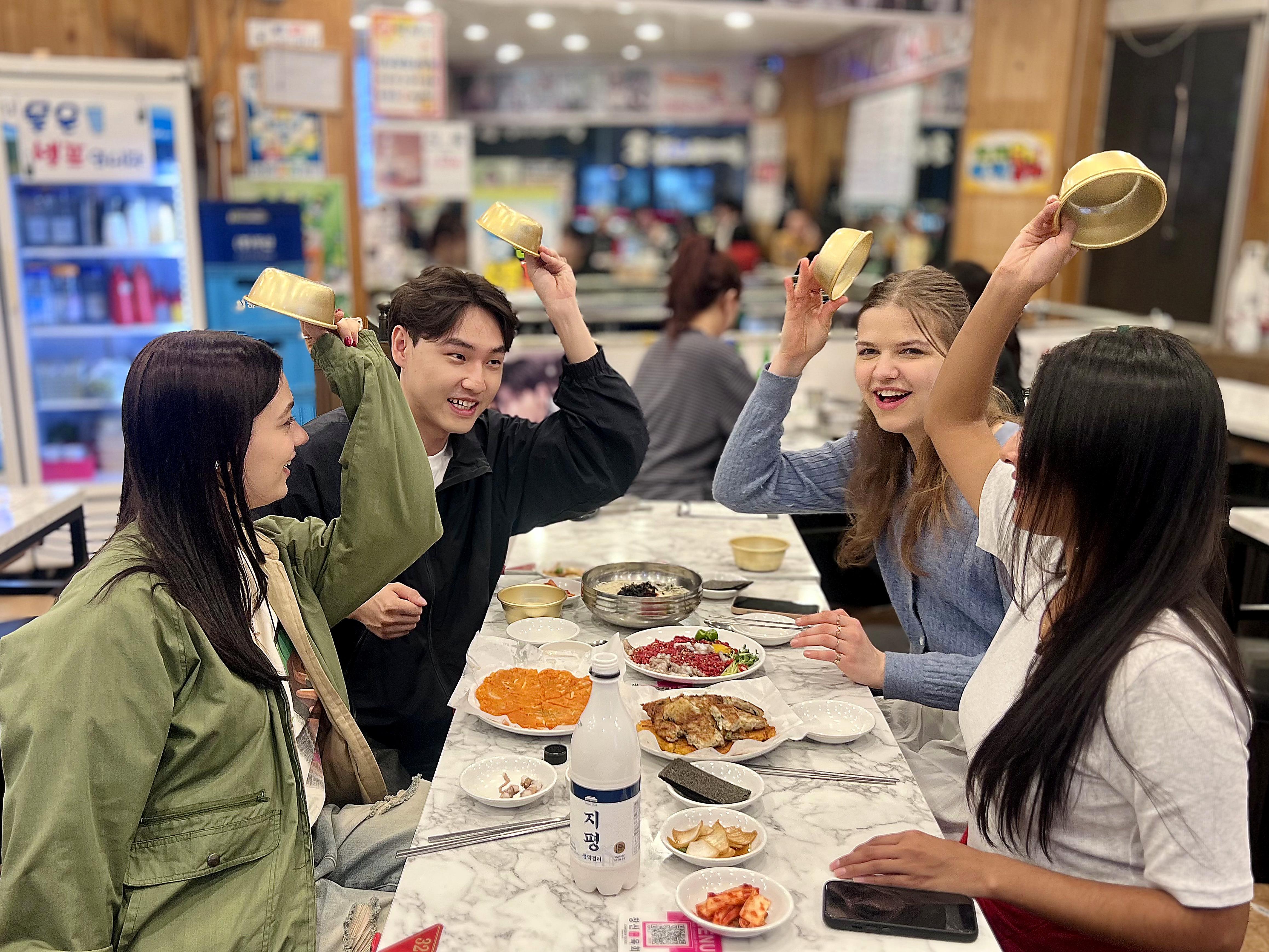 Seoul After Dark: Palace, Street Food & Temple Night Tour