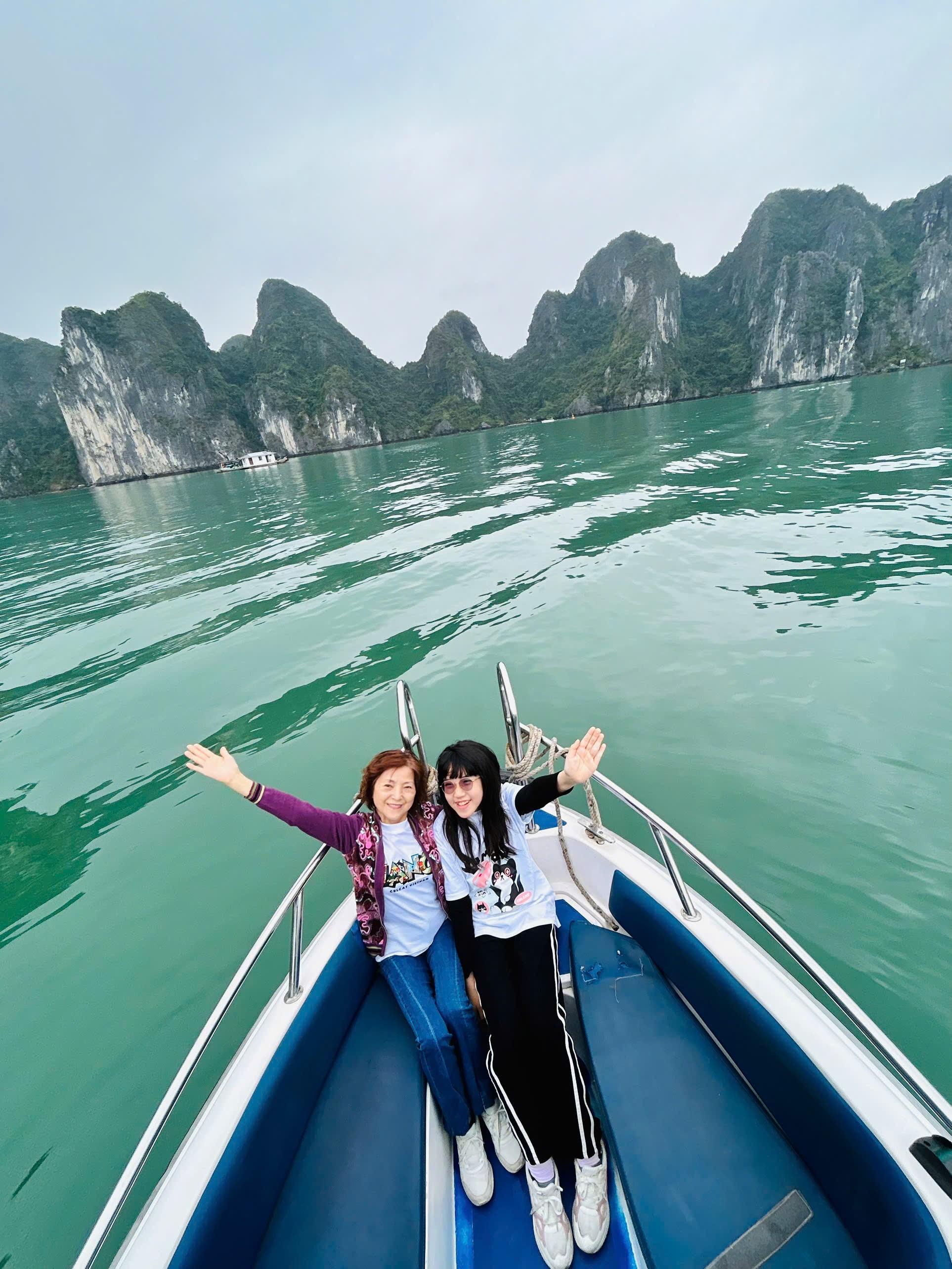 Ha Long Bay Full-Day Cruise: Caves, Kayaking & Scenic Views