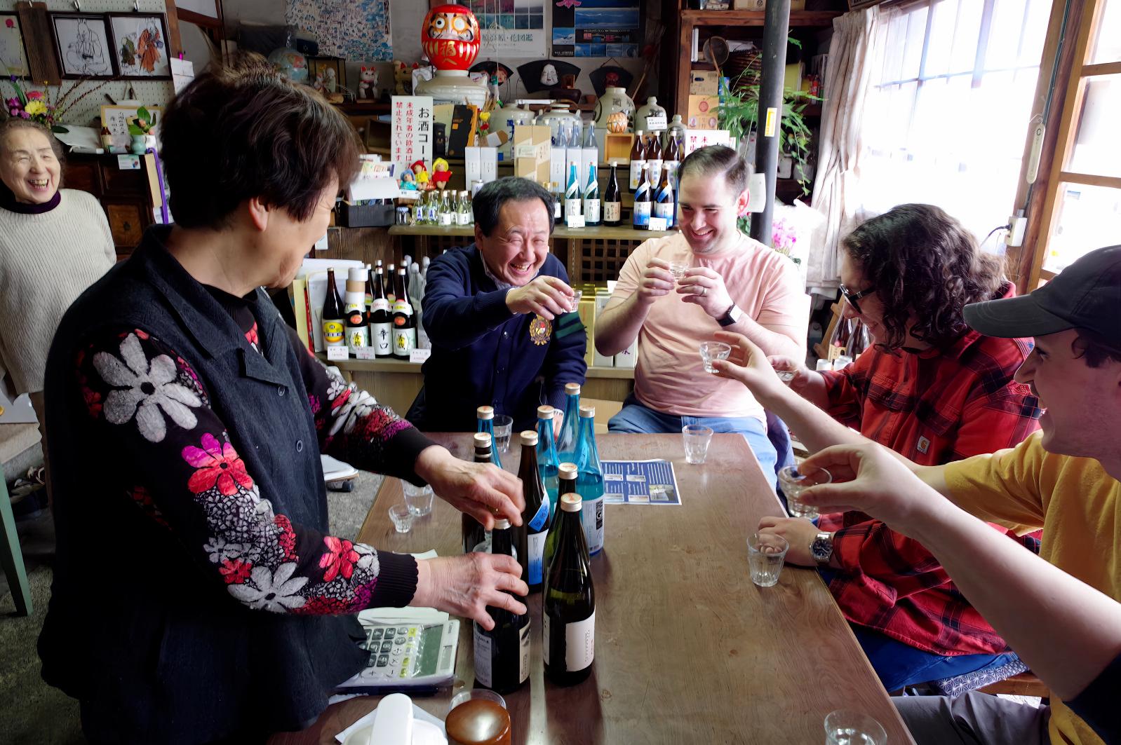 Matsumoto Castle, Historic Streets & Sake Tasting Walking Tour