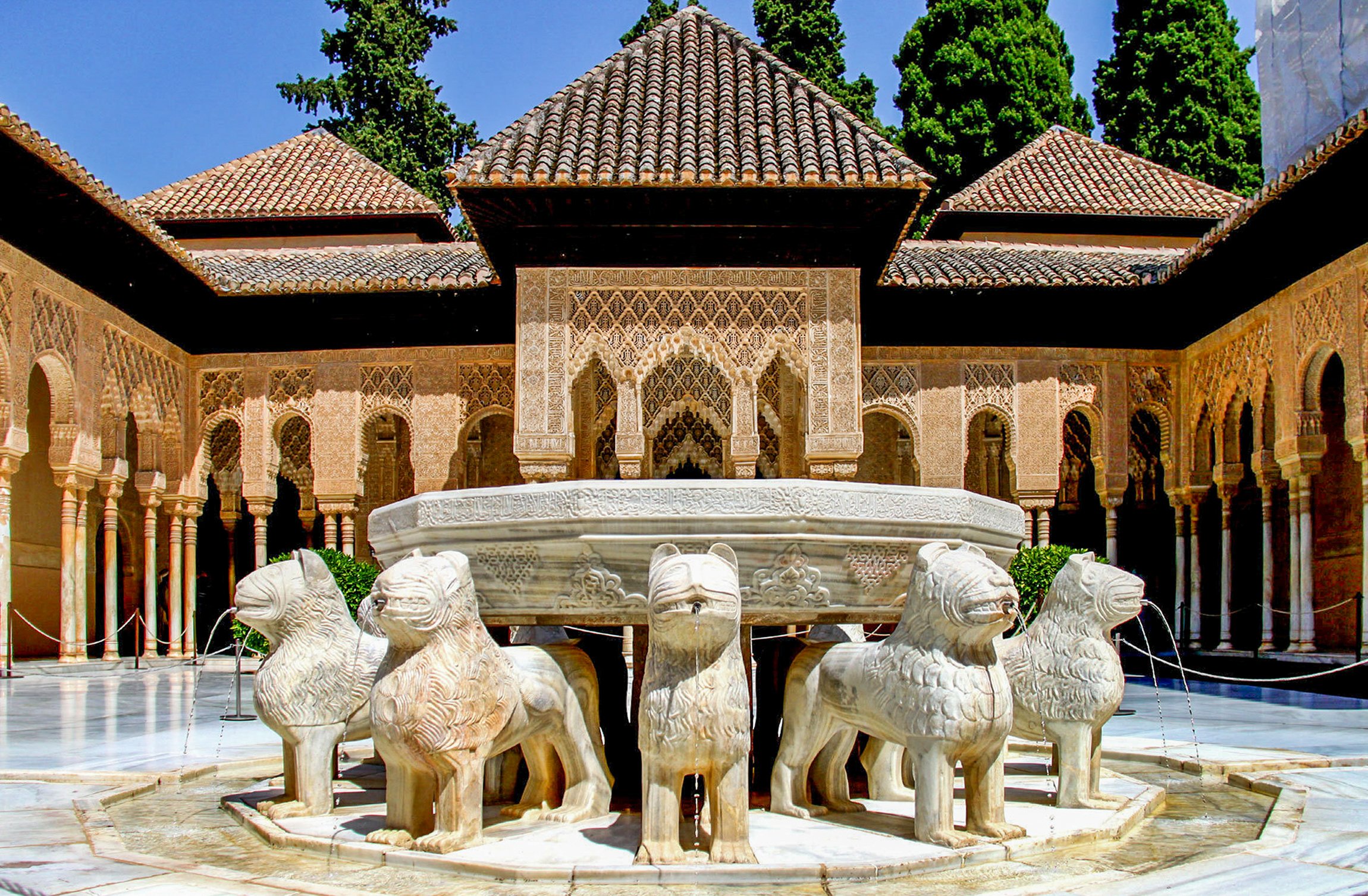 Alhambra and Generalife guided tour in Granada — image 29