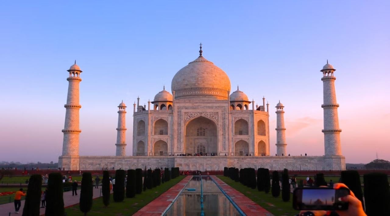 Agra Heritage Tour: Taj Mahal, Agra Fort & Baby Taj with Entry Tickets