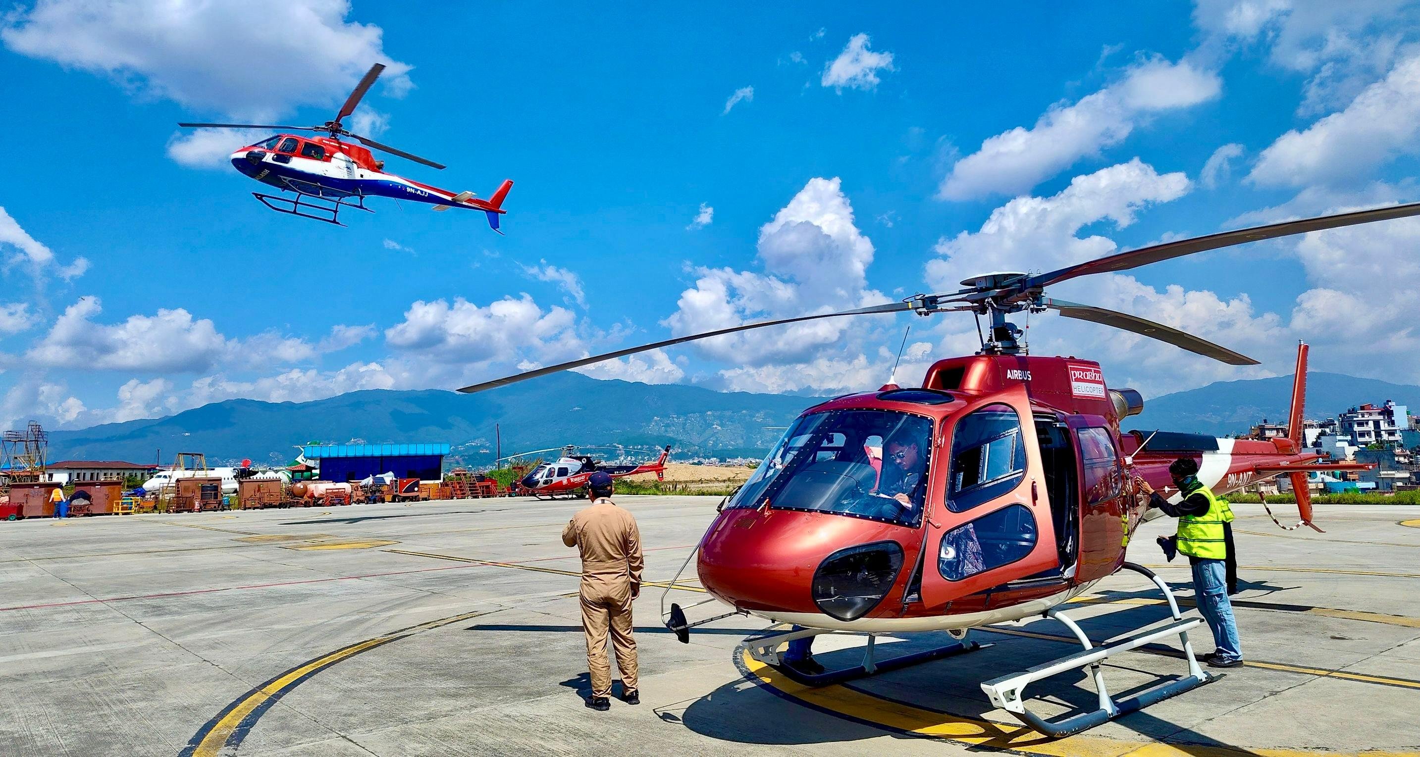 Kathmandu: Everest Scenic Flight or Helicopter Landing Tour