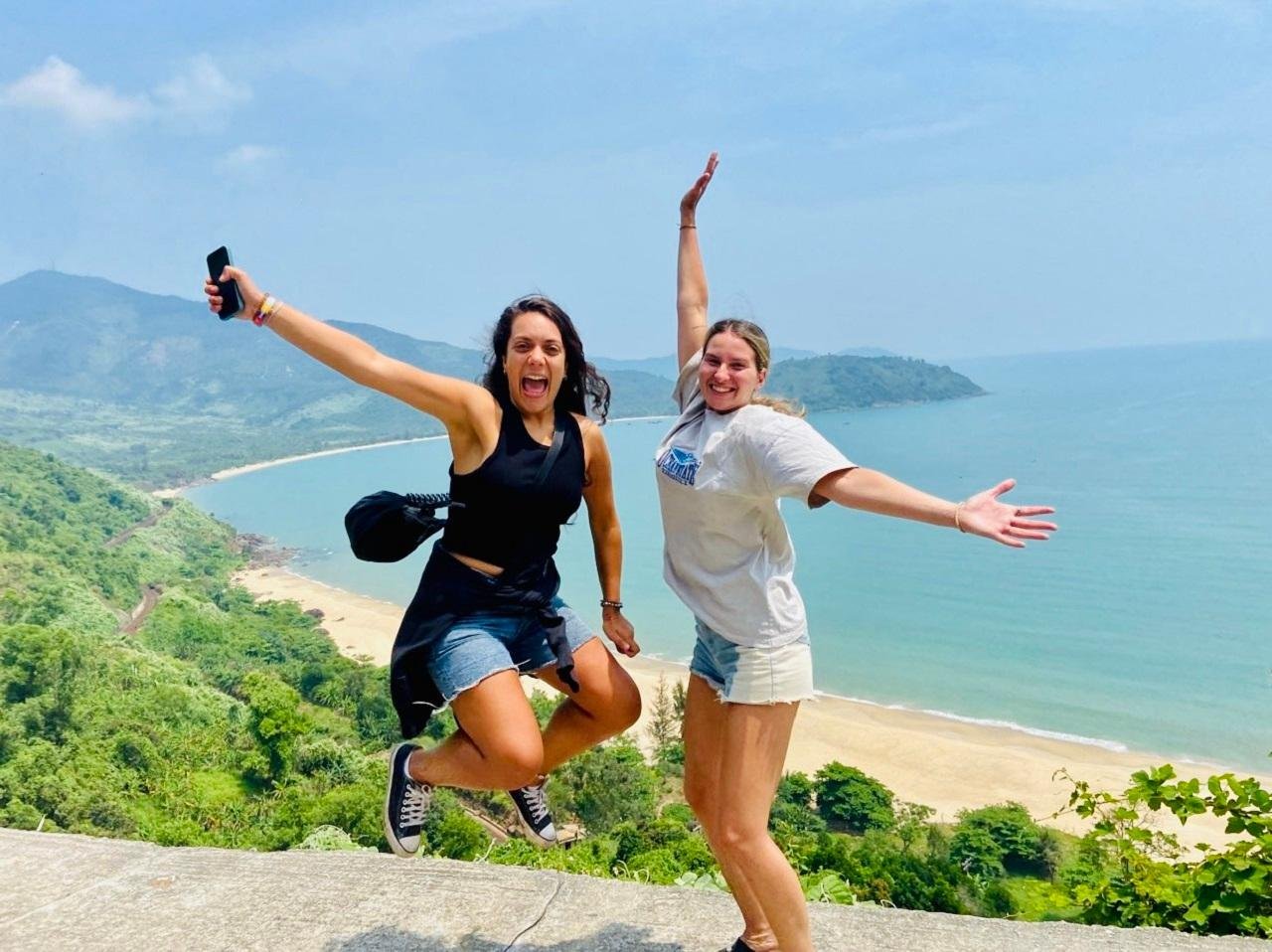 Hai Van Pass Motorbike Tour: Hue ↔ Hoi An/Da Nang