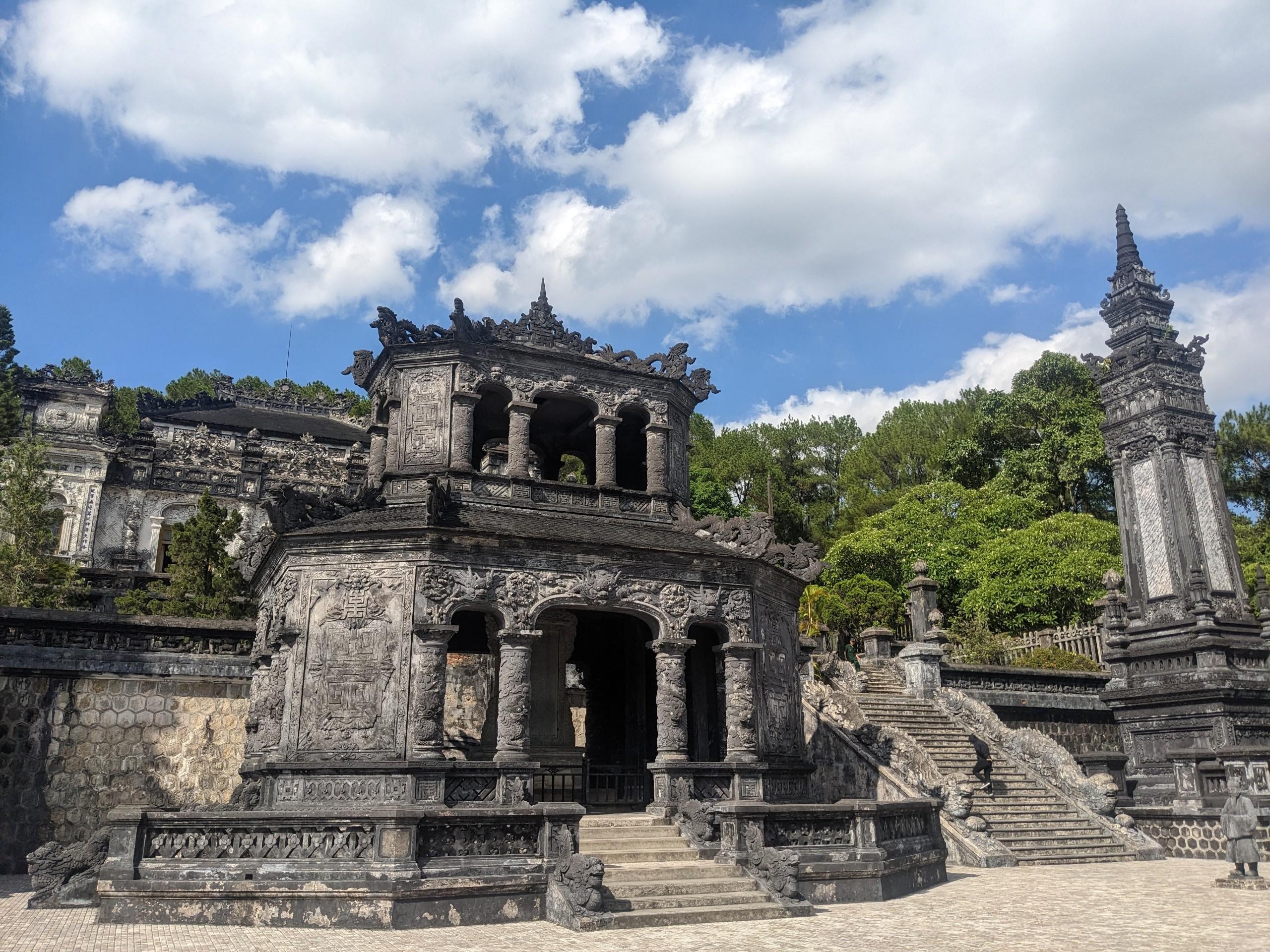 Hue Imperial City, Royal Tombs & Perfume River Discovery