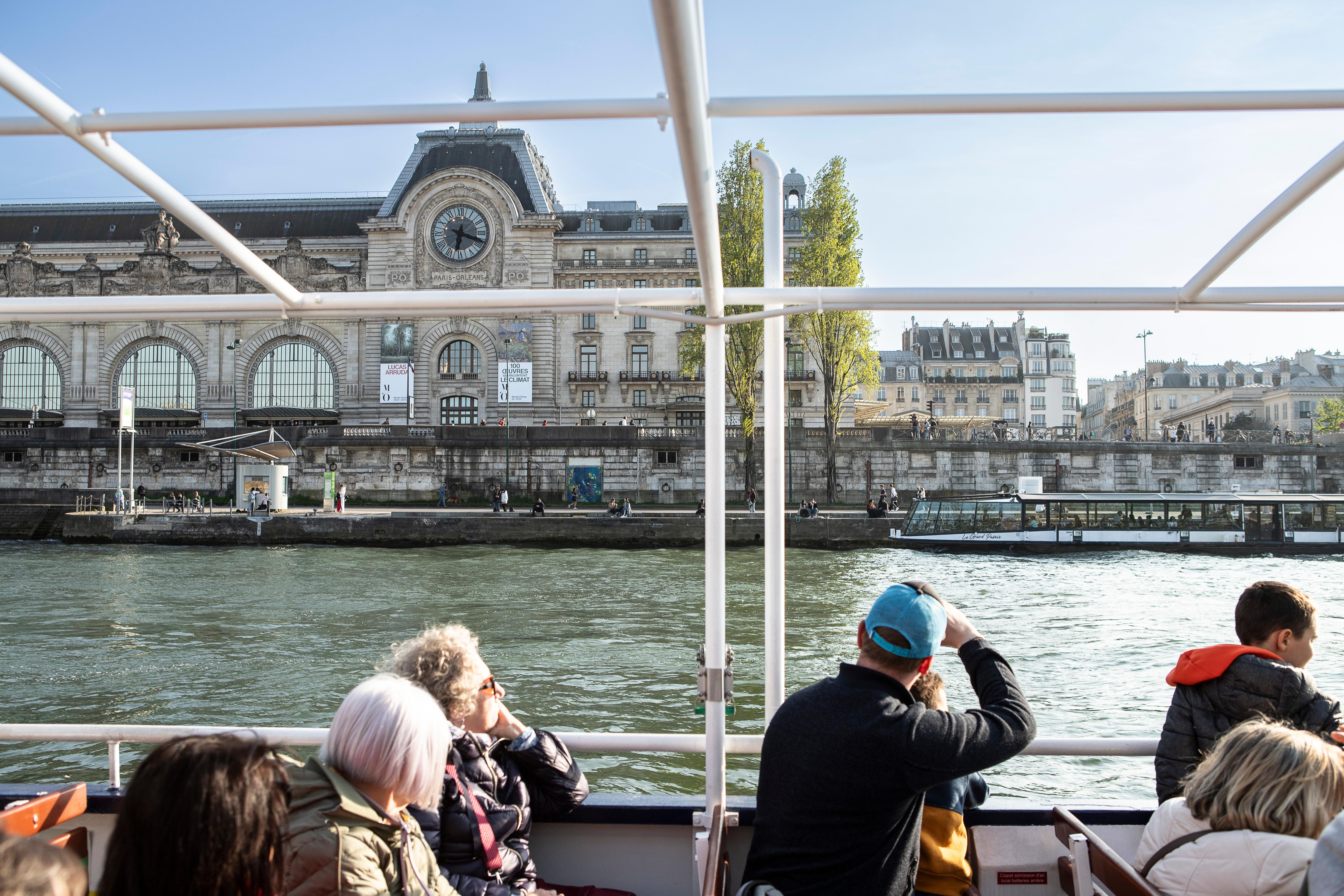 Paris: Hop-On Hop-Off Bus & Seine Cruise Discovery Bundle