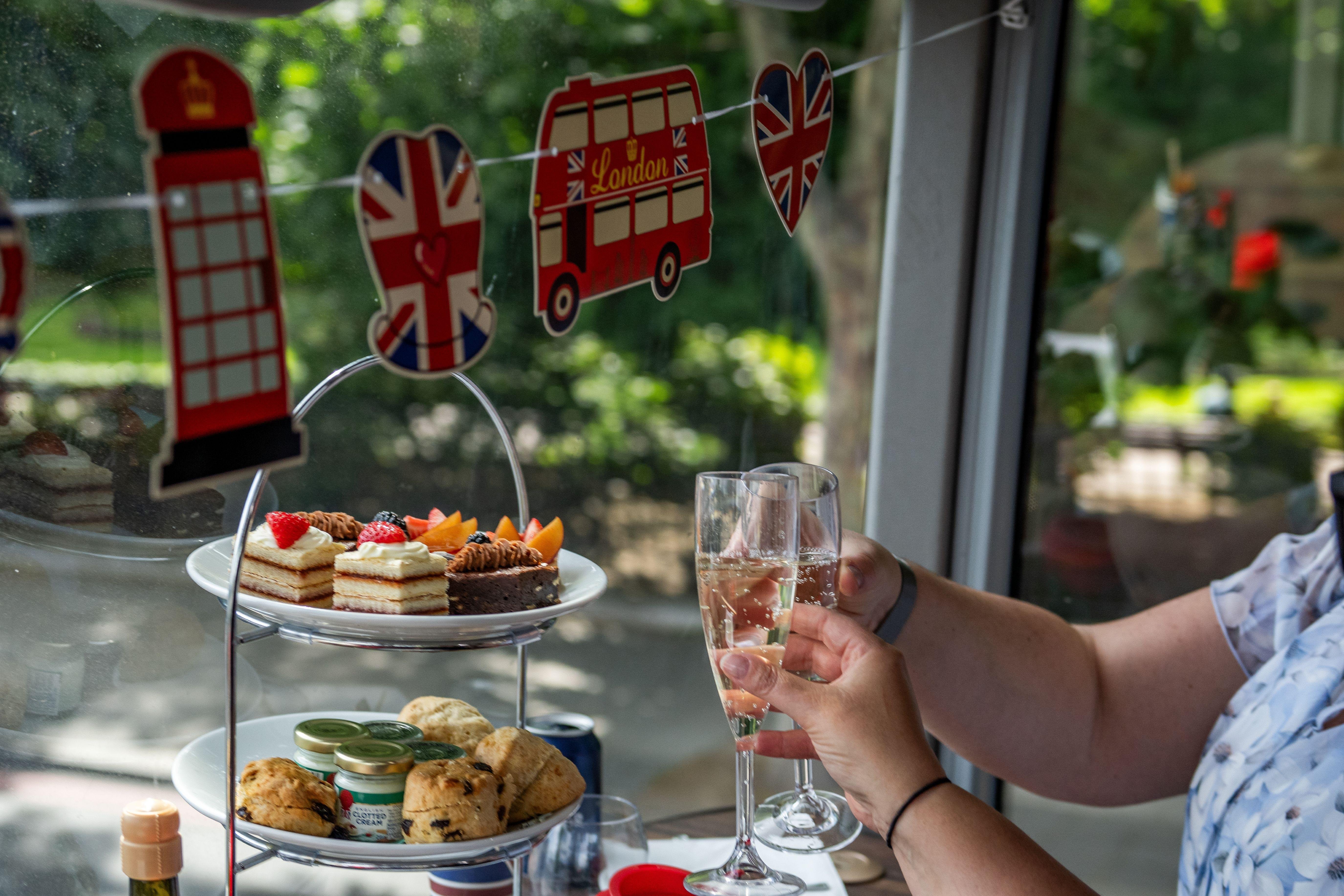 London Afternoon Tea Bus Tour with PG Tips