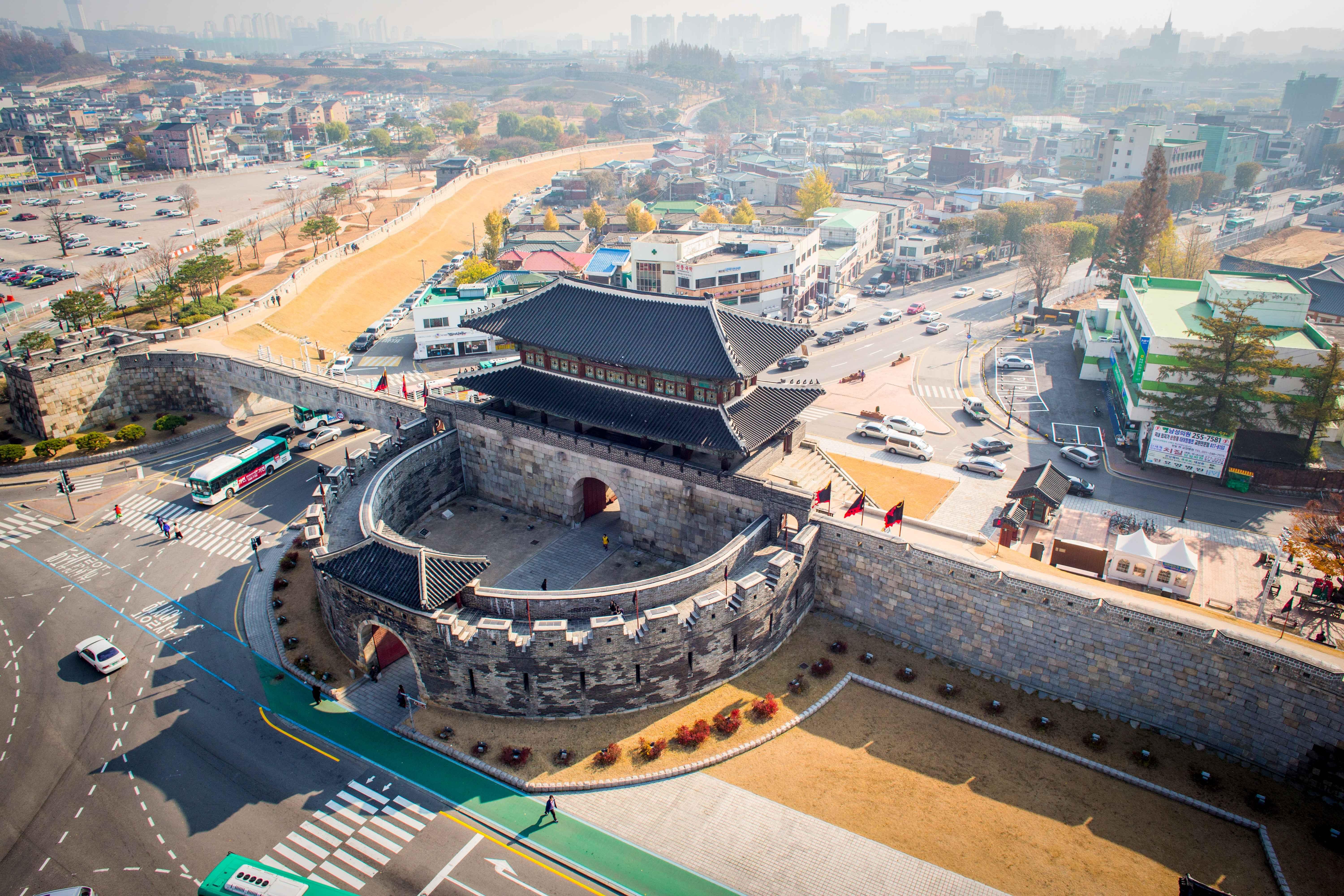 Seoul: Suwon Full-Day Trip to UNESCO Fortress & Trendy Spots