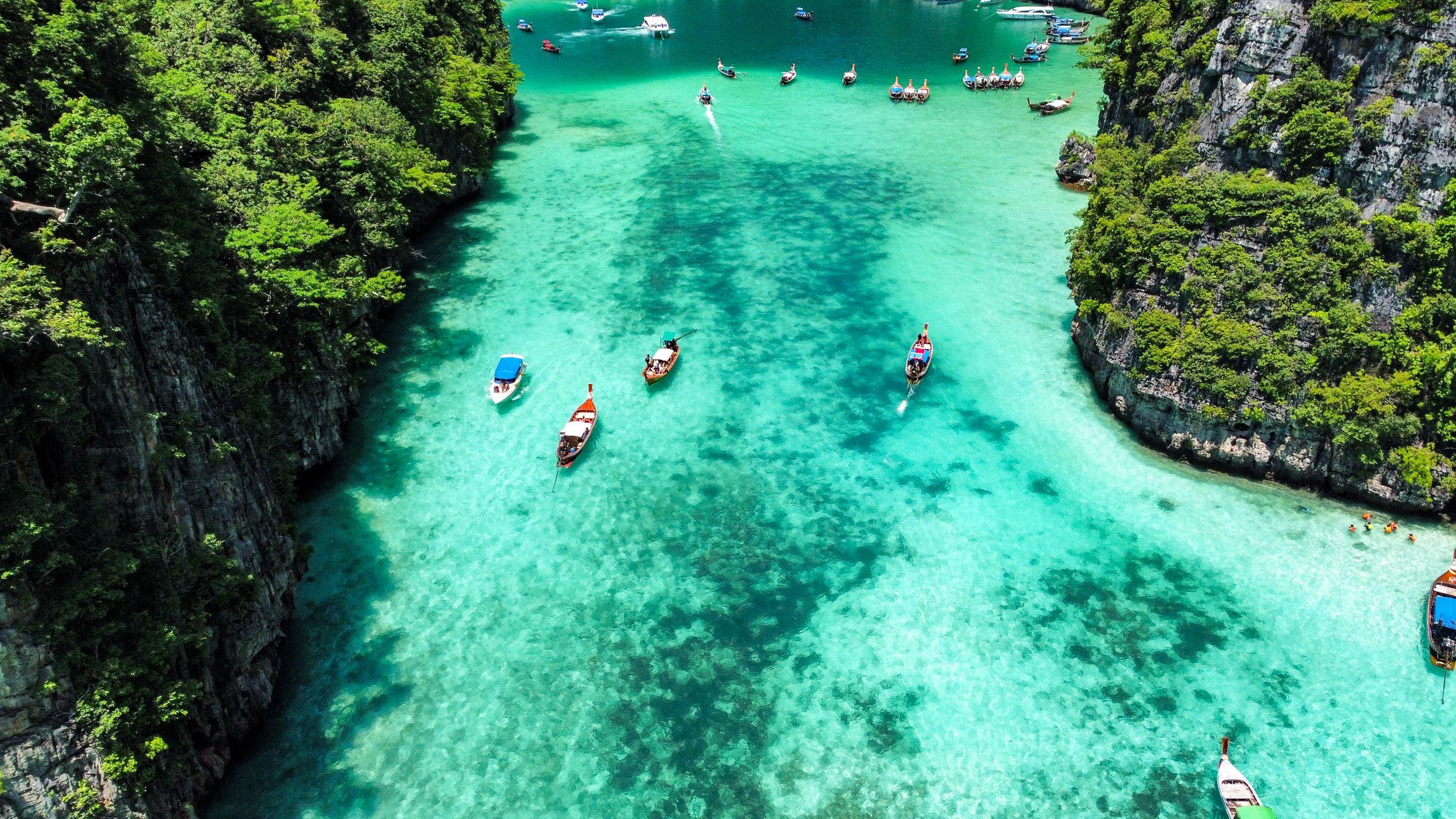 Phuket: Phi Phi Islands, Bamboo & Maiton Full-Day Catamaran Tour