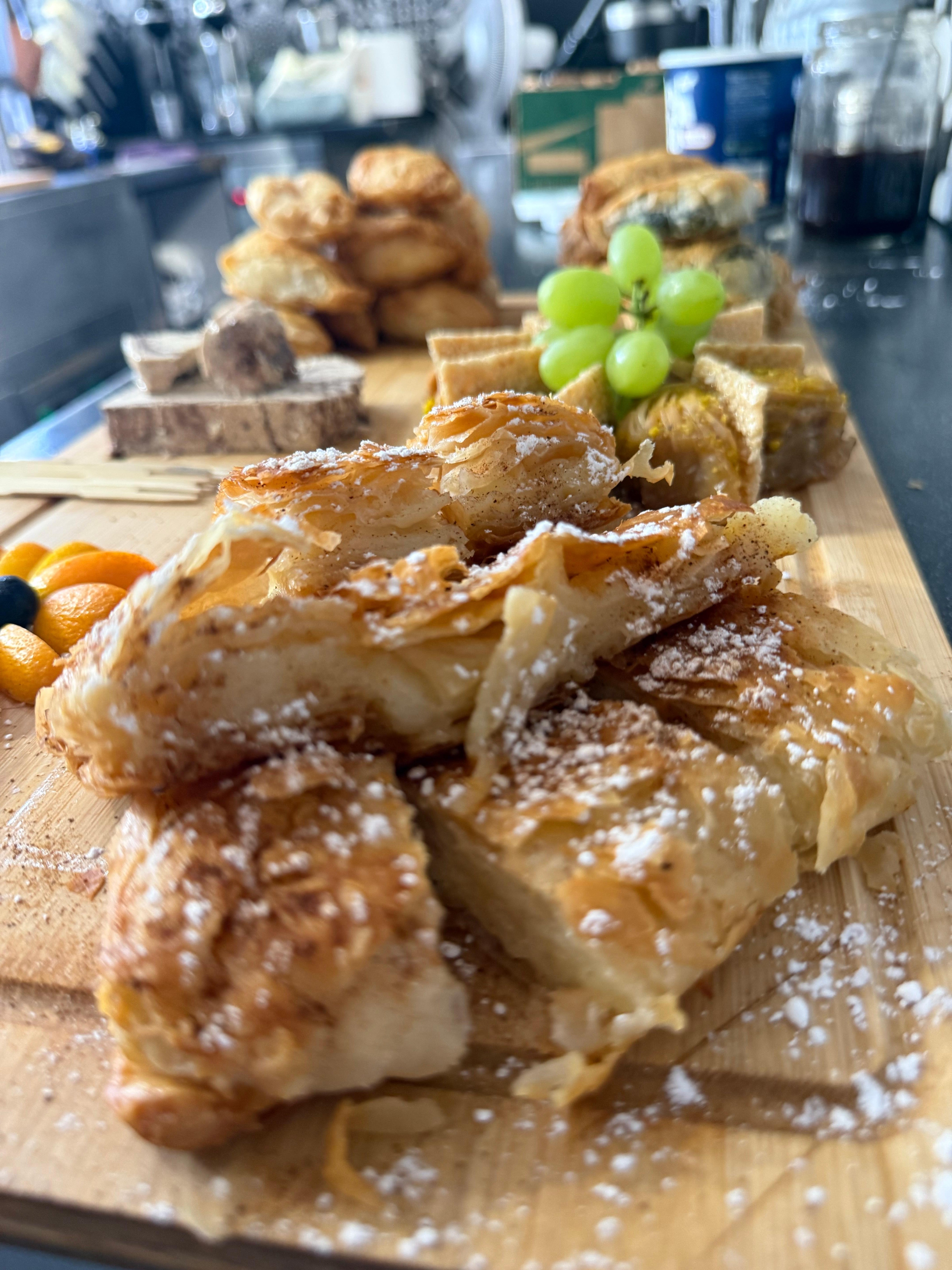 Corfu Town: Guided Walking Tour and Local Food Tastings