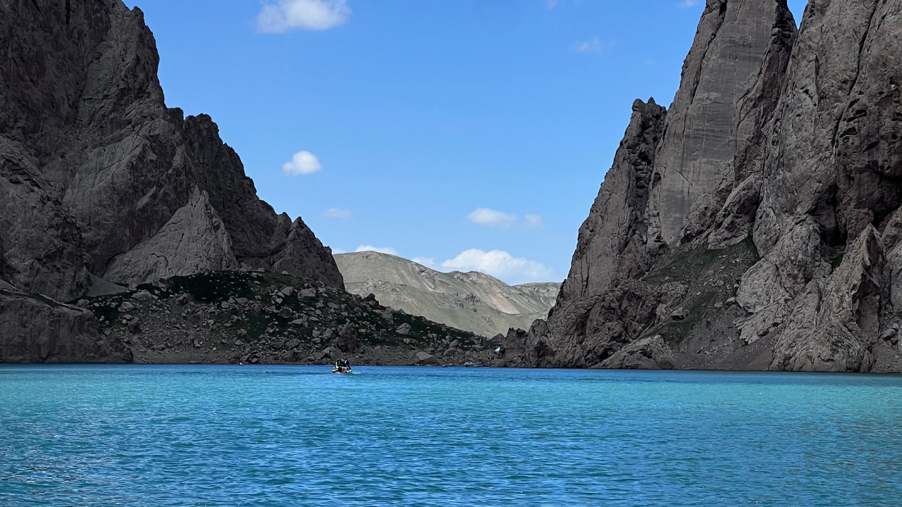 Kel-Suu Lake 2-Day Overland Trip from Bishkek