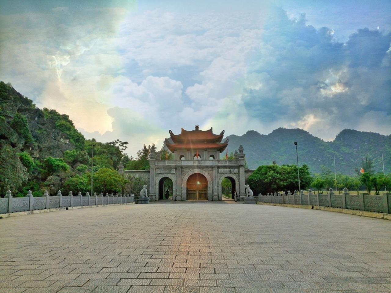 Private Ninh Binh Full-Day Tour: Hoa Lu, Bai Dinh, Trang An & Mua Cave