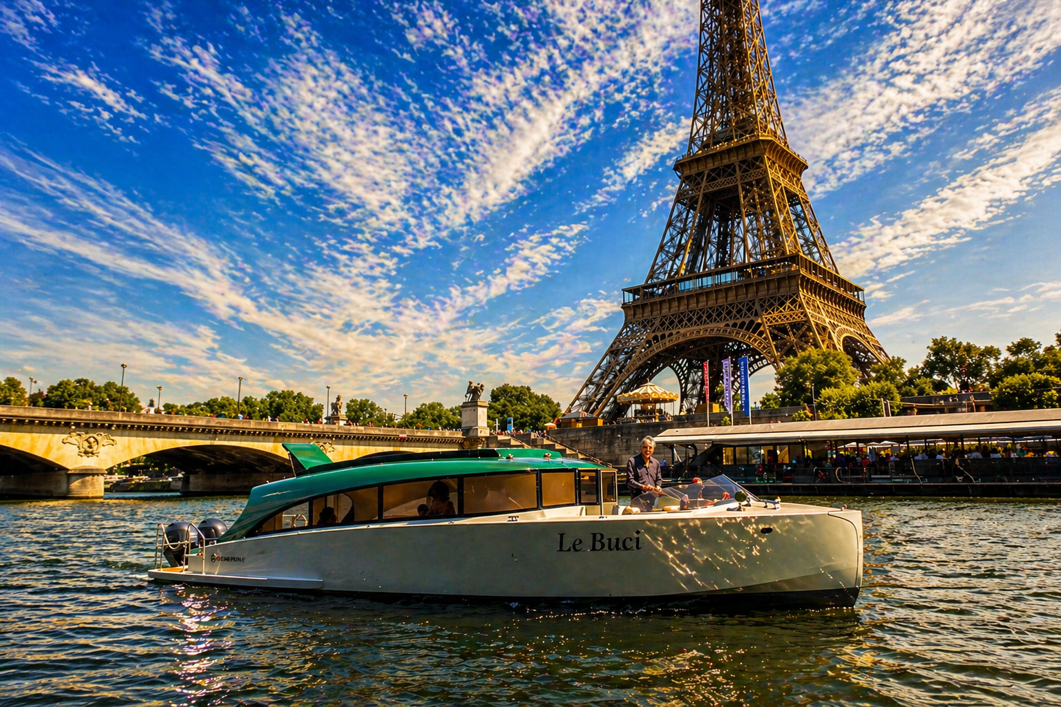 Paris Private VIP Seine Cruise with Champagne & Macarons