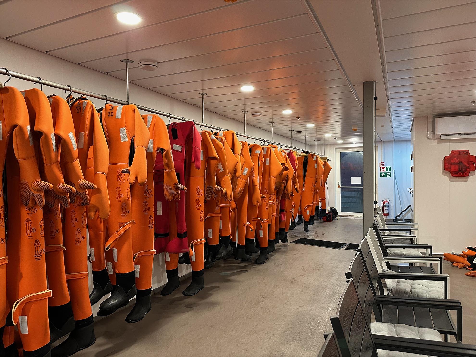 Icebreaker Arktis Cruise with Ice Floating from Rovaniemi