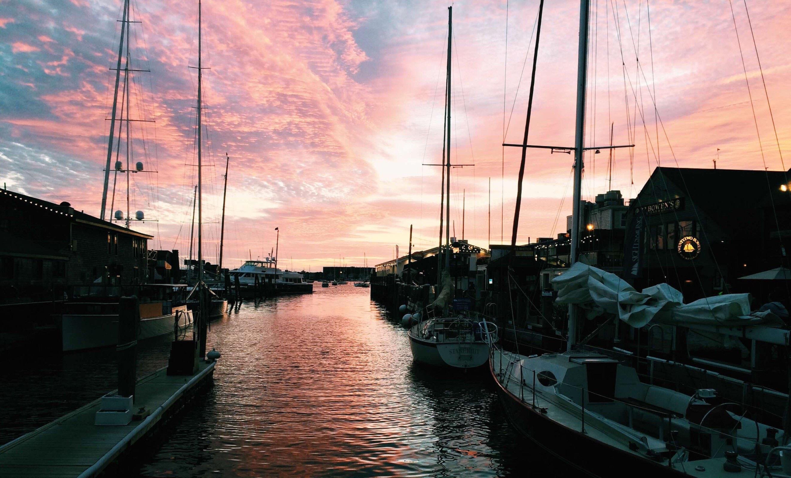 Newport: Sunset Champagne Sailing Cruise