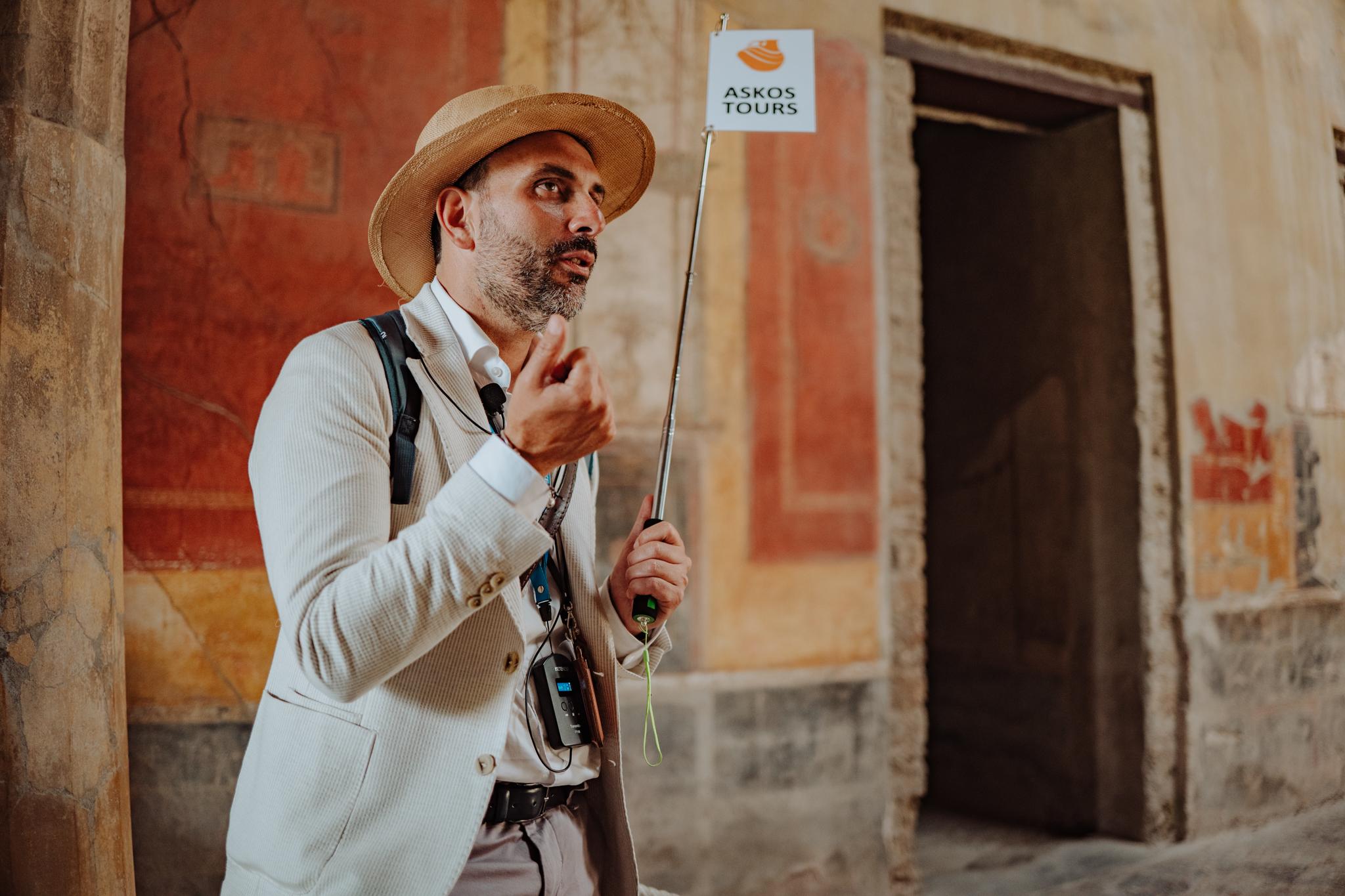 Pompeii archaeologist tour — guided walk through the ancient Roman city — image 10