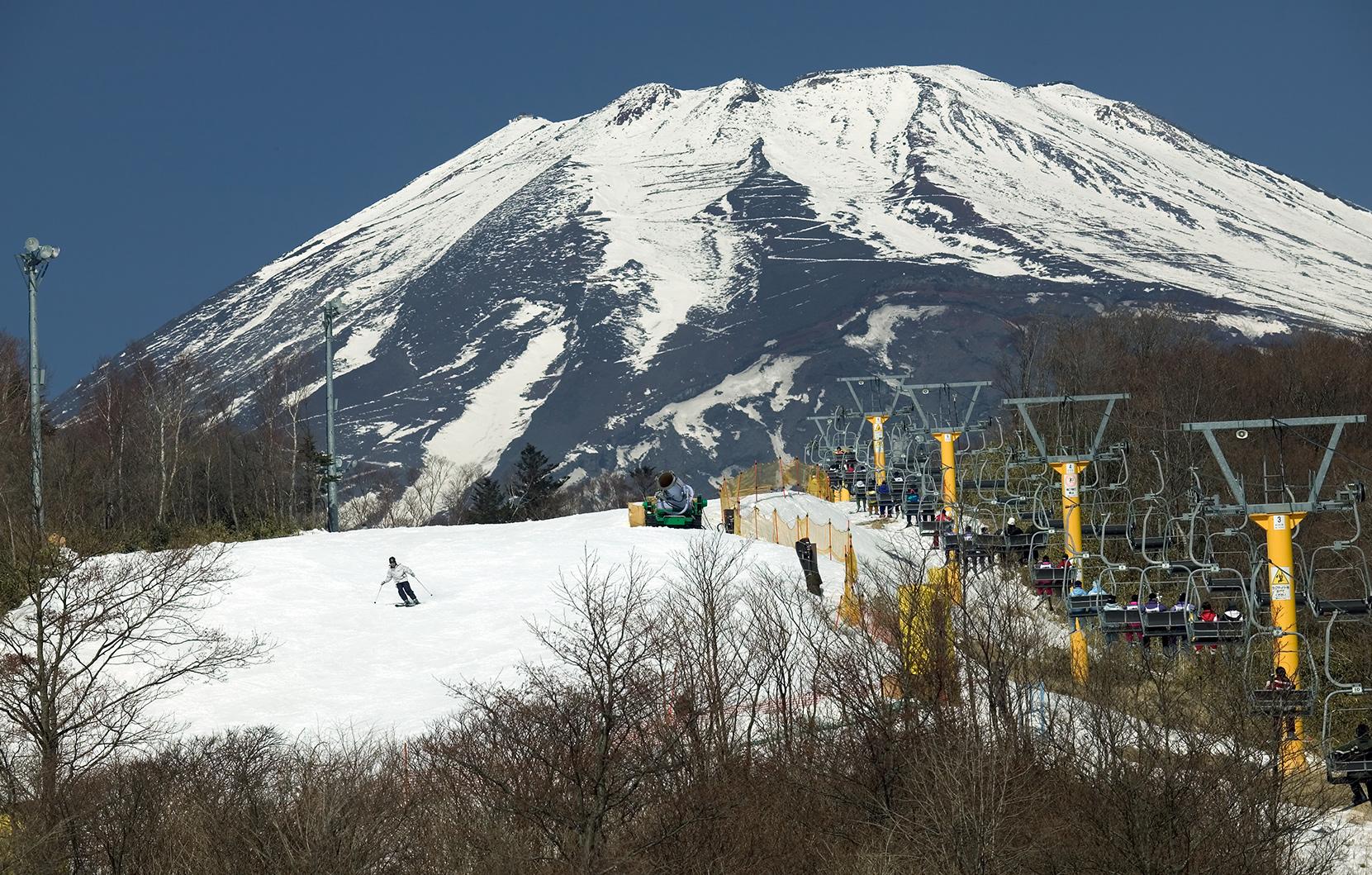 Mount Fuji Snow Day: Skiing & Winter Fun at Yeti Resort from Tokyo