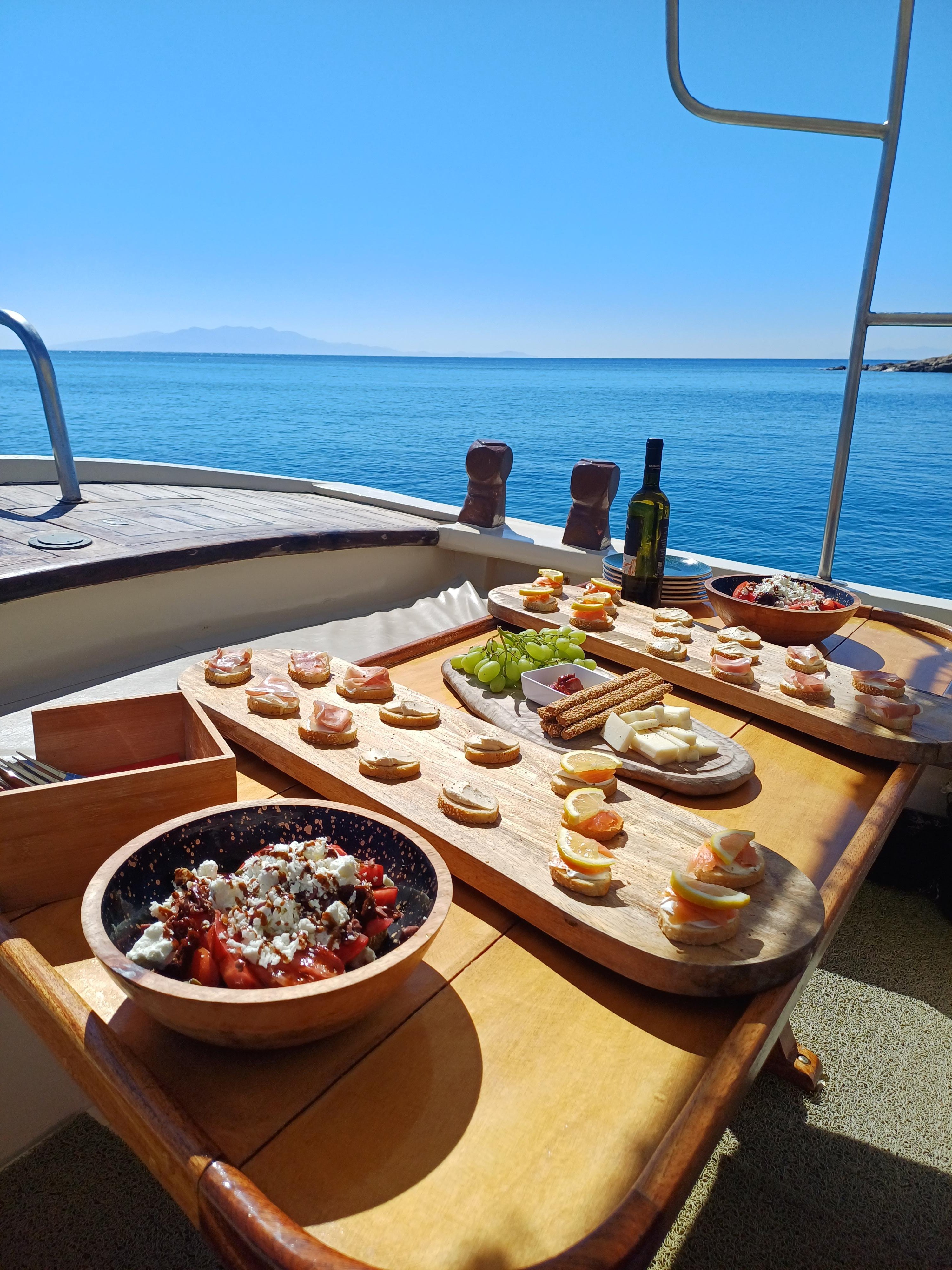 Mykonos Private Wooden Boat Cruise with Lunch