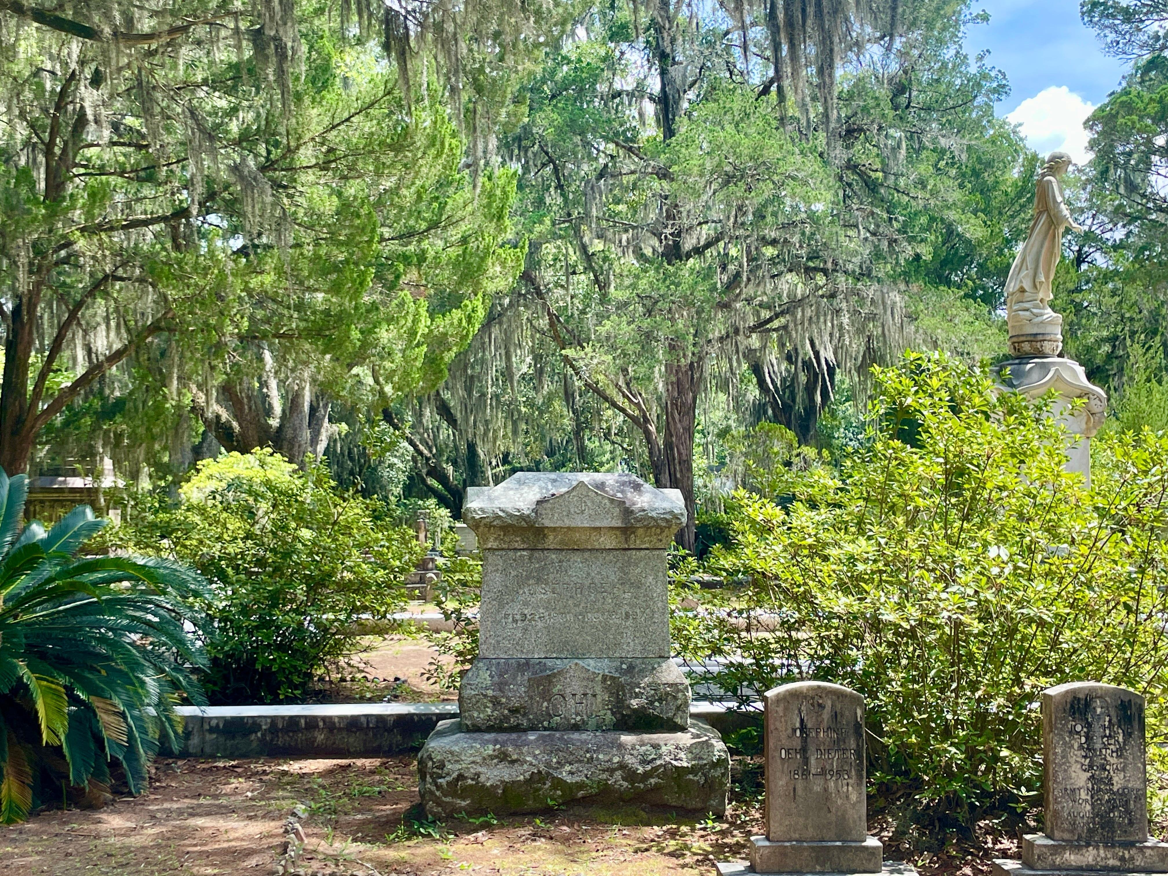 Bonaventure Cemetery Guided Golf Cart Tour