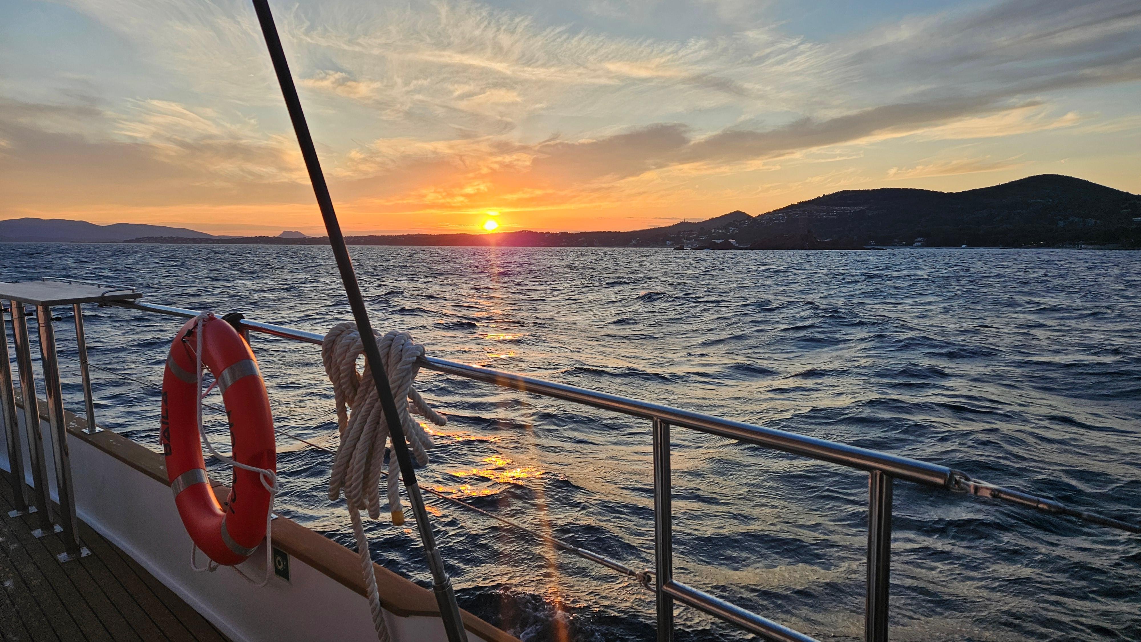 Golden Hour Catamaran Cruise to Île d'Or