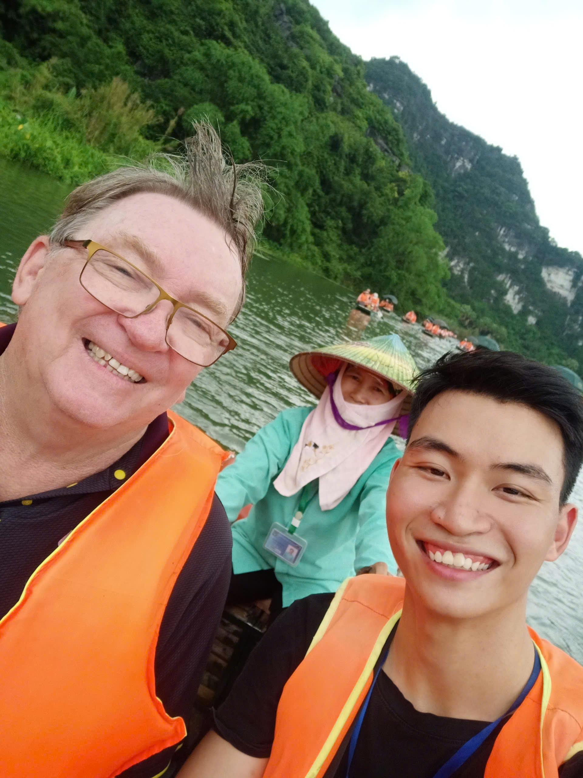 Ninh Binh Private Full-Day Tour: Bai Dinh Pagoda & Trang An Boat Journey
