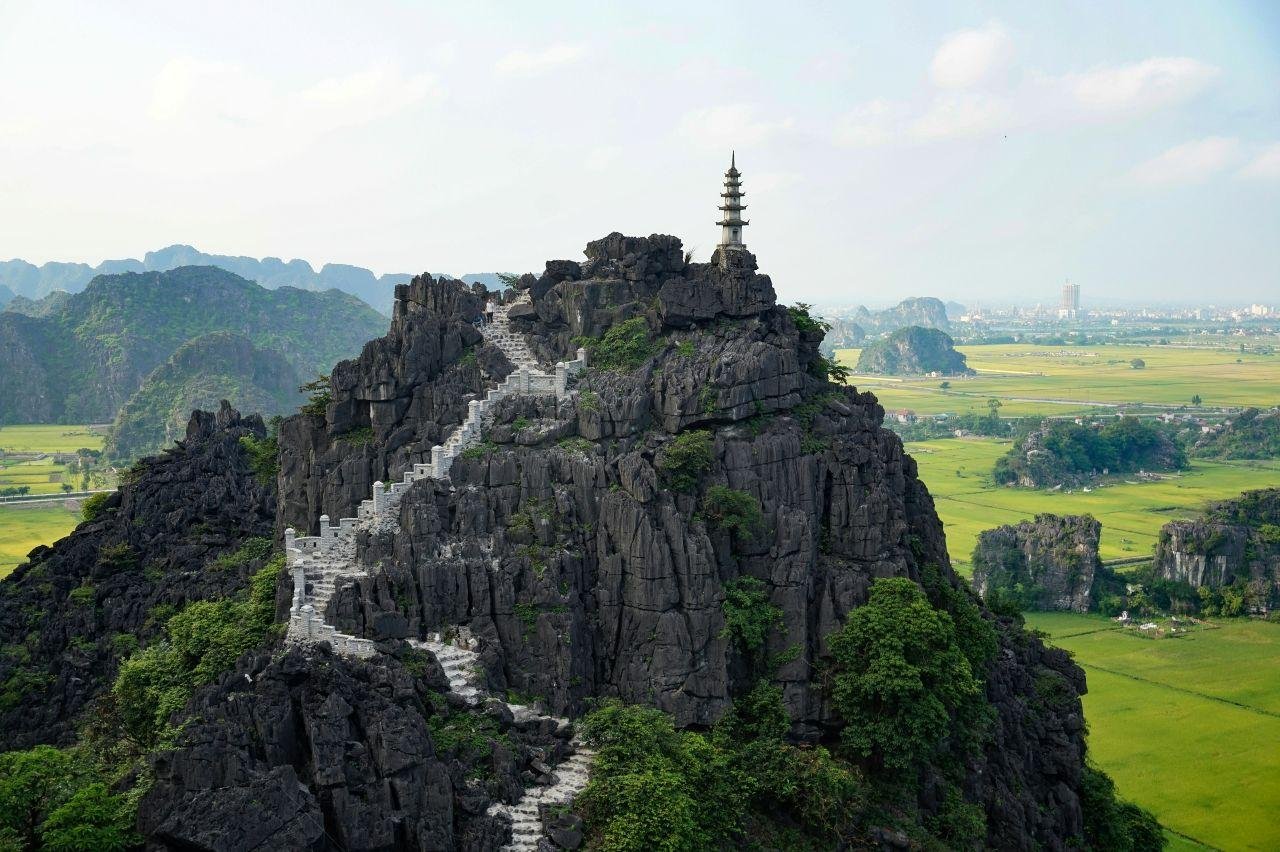 Hanoi to Ninh Binh: Hoa Lu, Trang An & Mua Cave Day Tour