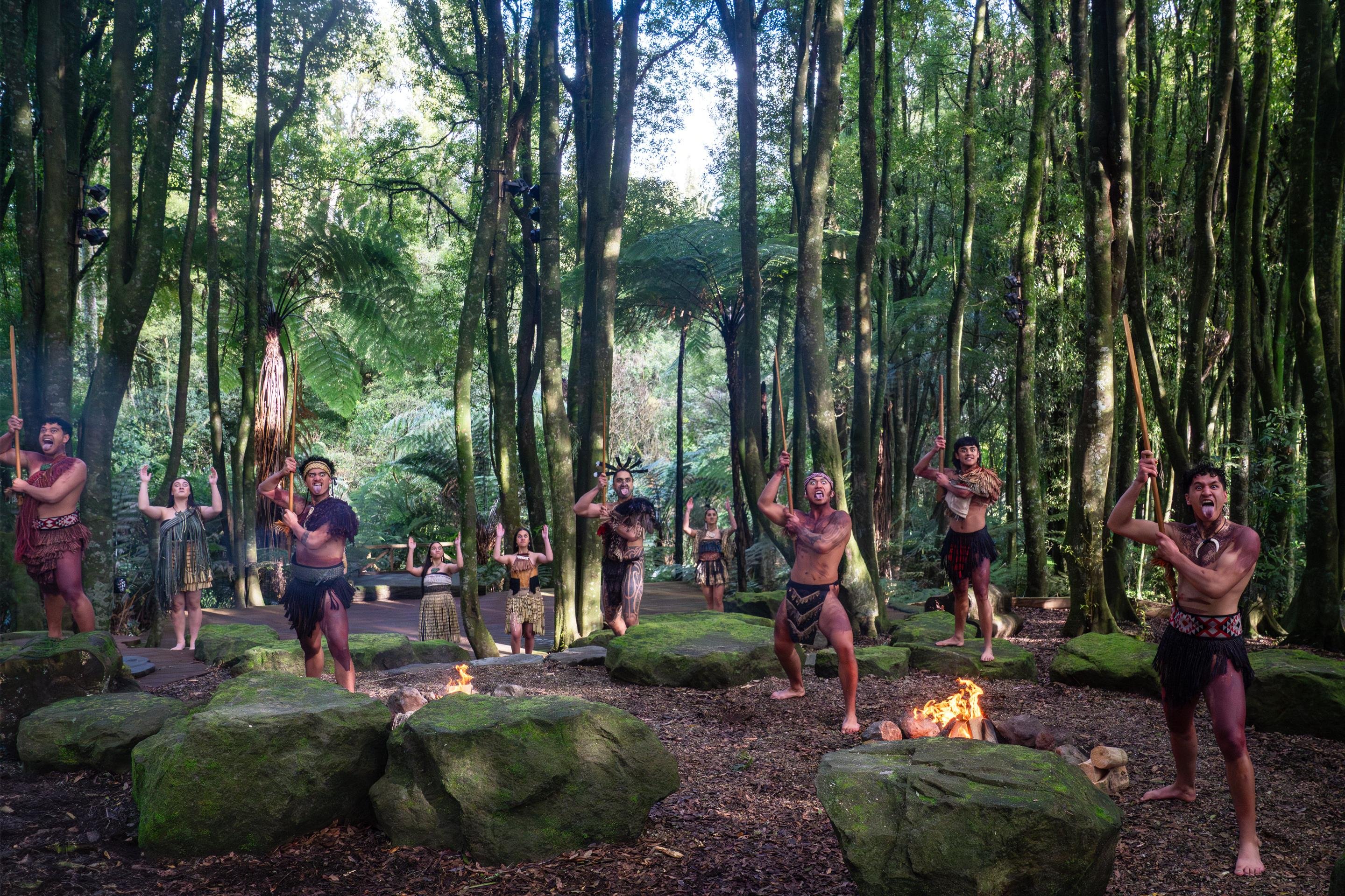 Māori cultural experience in Rotorua — village, haka and hangi — image 2