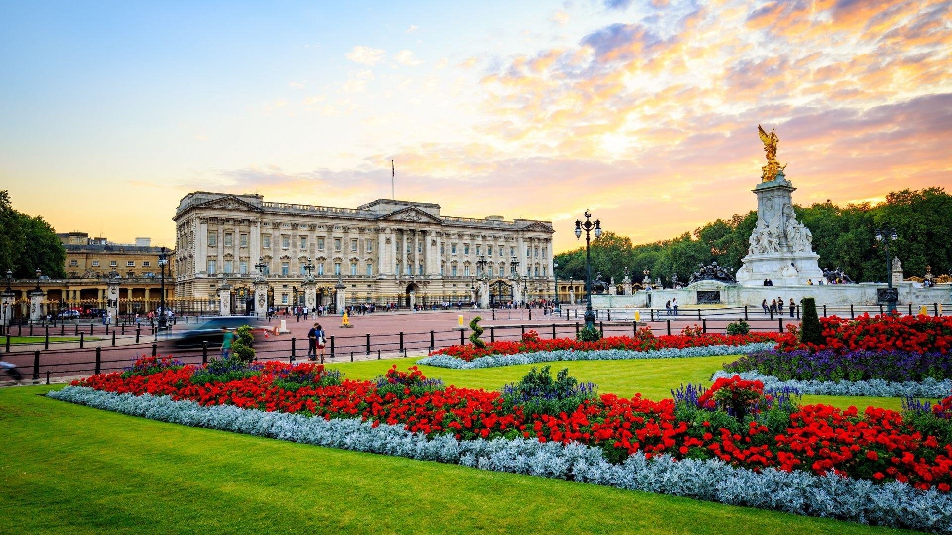 Buckingham Palace State Rooms Entry & Royal London Audio App - Buckingham Palace tour and royal London scenery