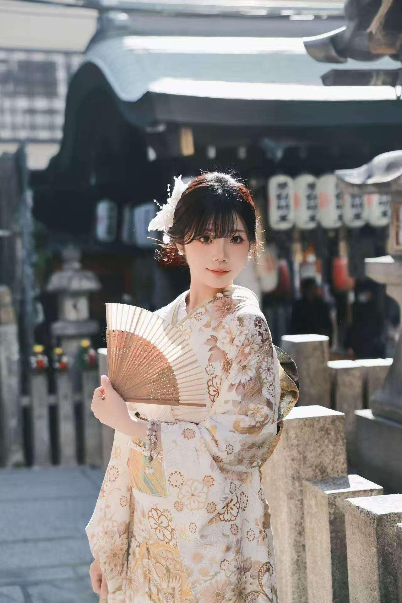 Osaka: Private Custom Kimono Photoshoot & Walking Tour