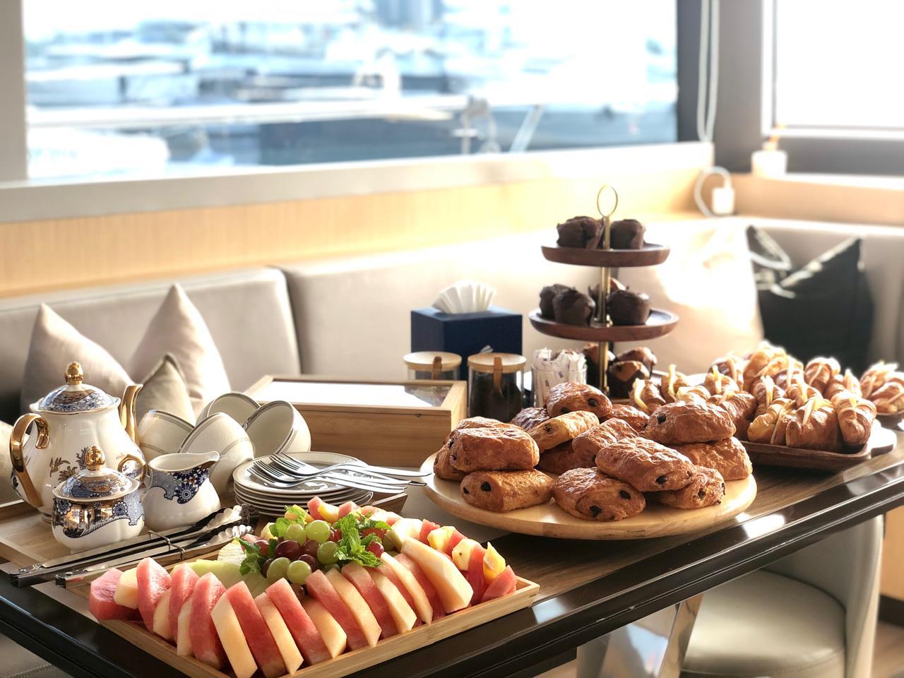 Dubai Luxury Yacht Cruise with Optional Live BBQ & Drinks