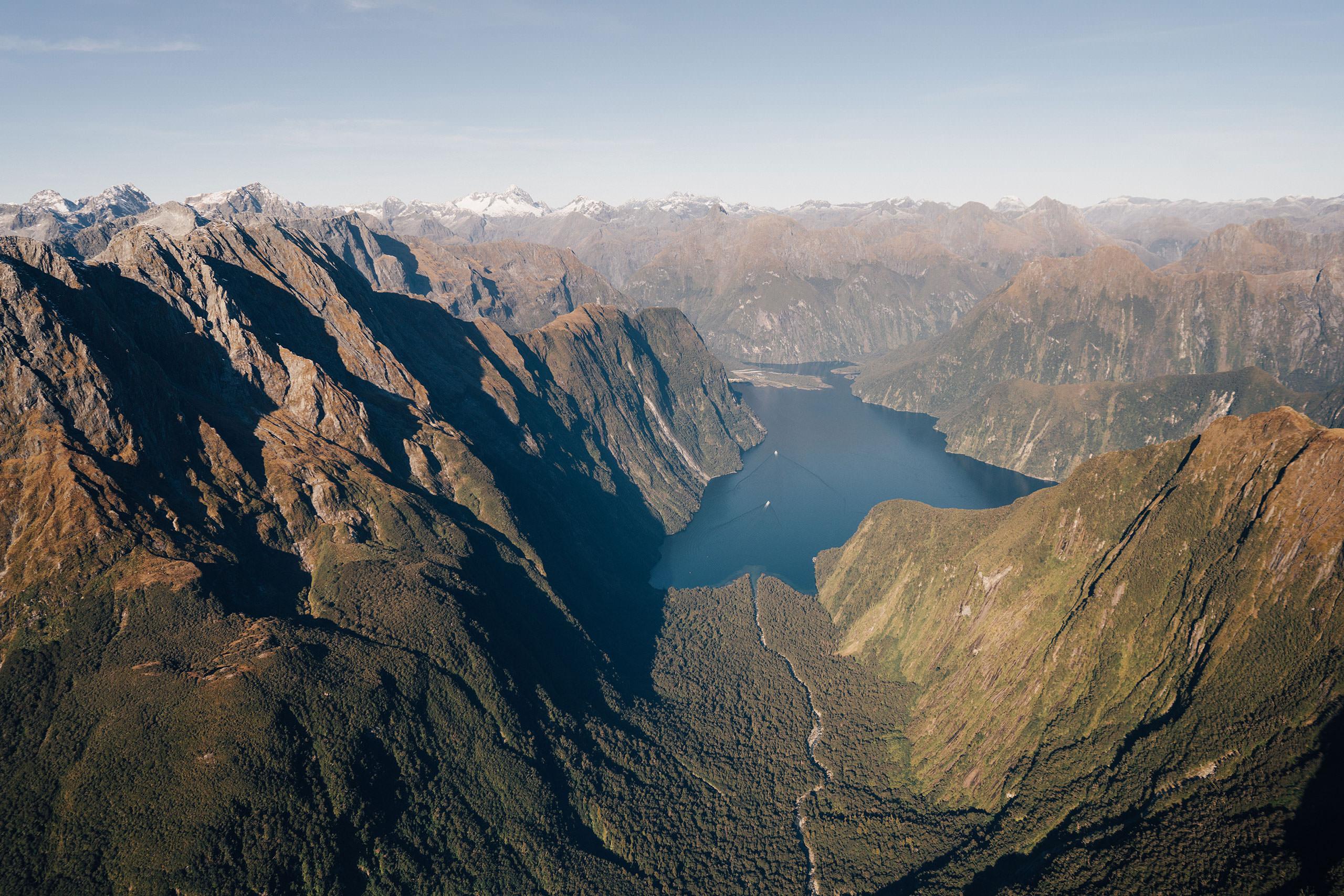 Milford Sound: 1.5-Hour Helicopter Tour with Two Landings