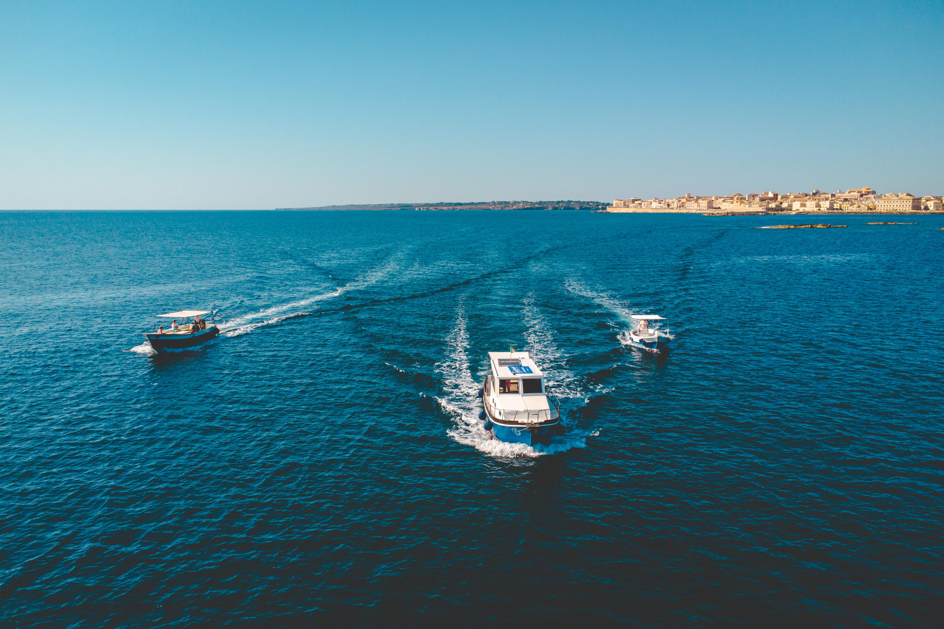 Siracusa Private Boat Tour: Ortigia Coastline with Prosecco