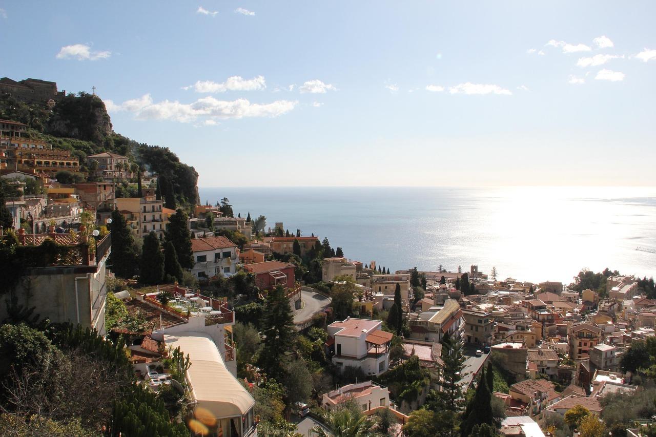 Taormina: Authentic Sicilian Food & Wine Walking Tour