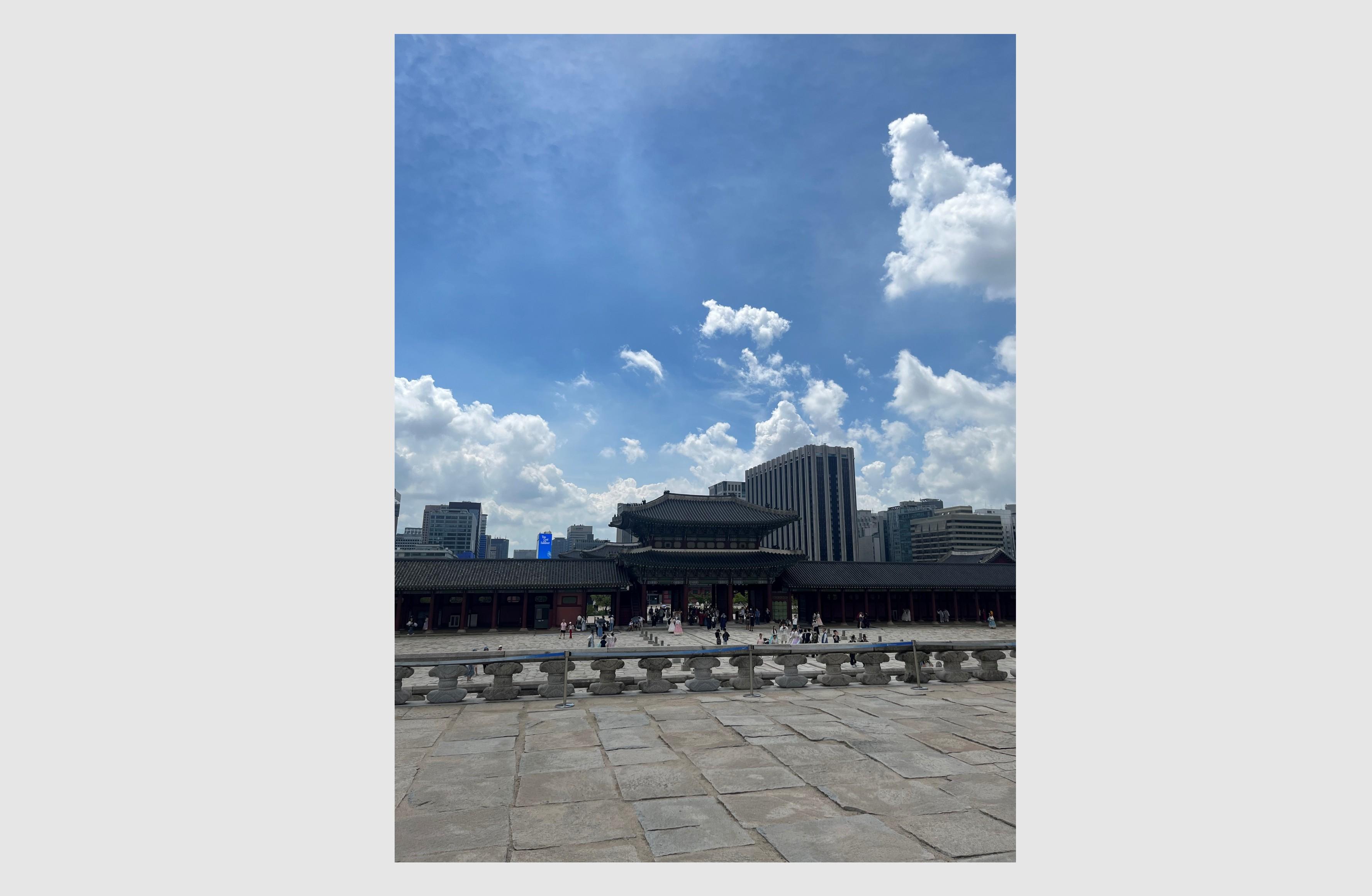 Seoul Private Luxury Vehicle Tour (English & Spanish Guide)