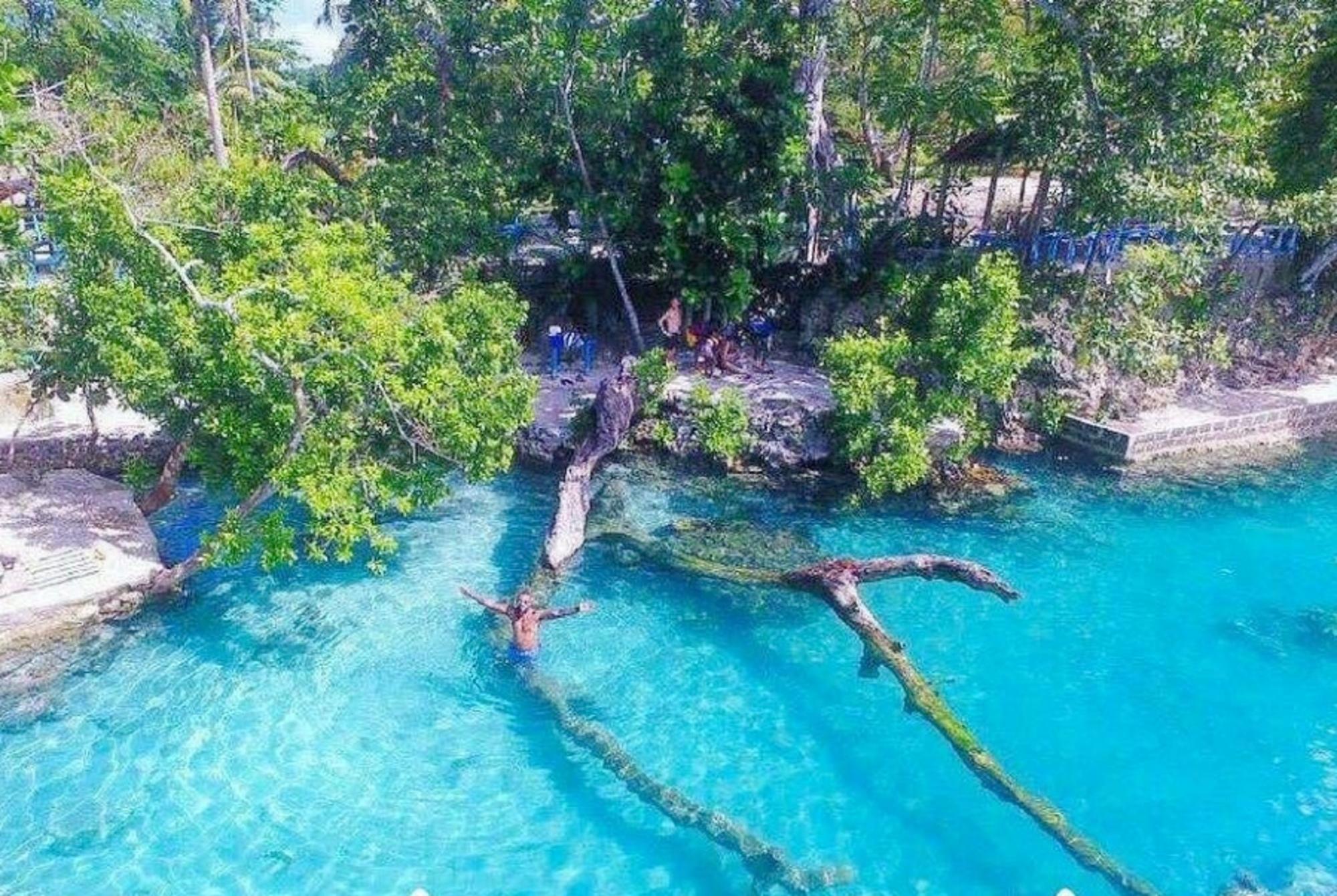 Efate Island Tropical Splash & Blue Lagoon Tour