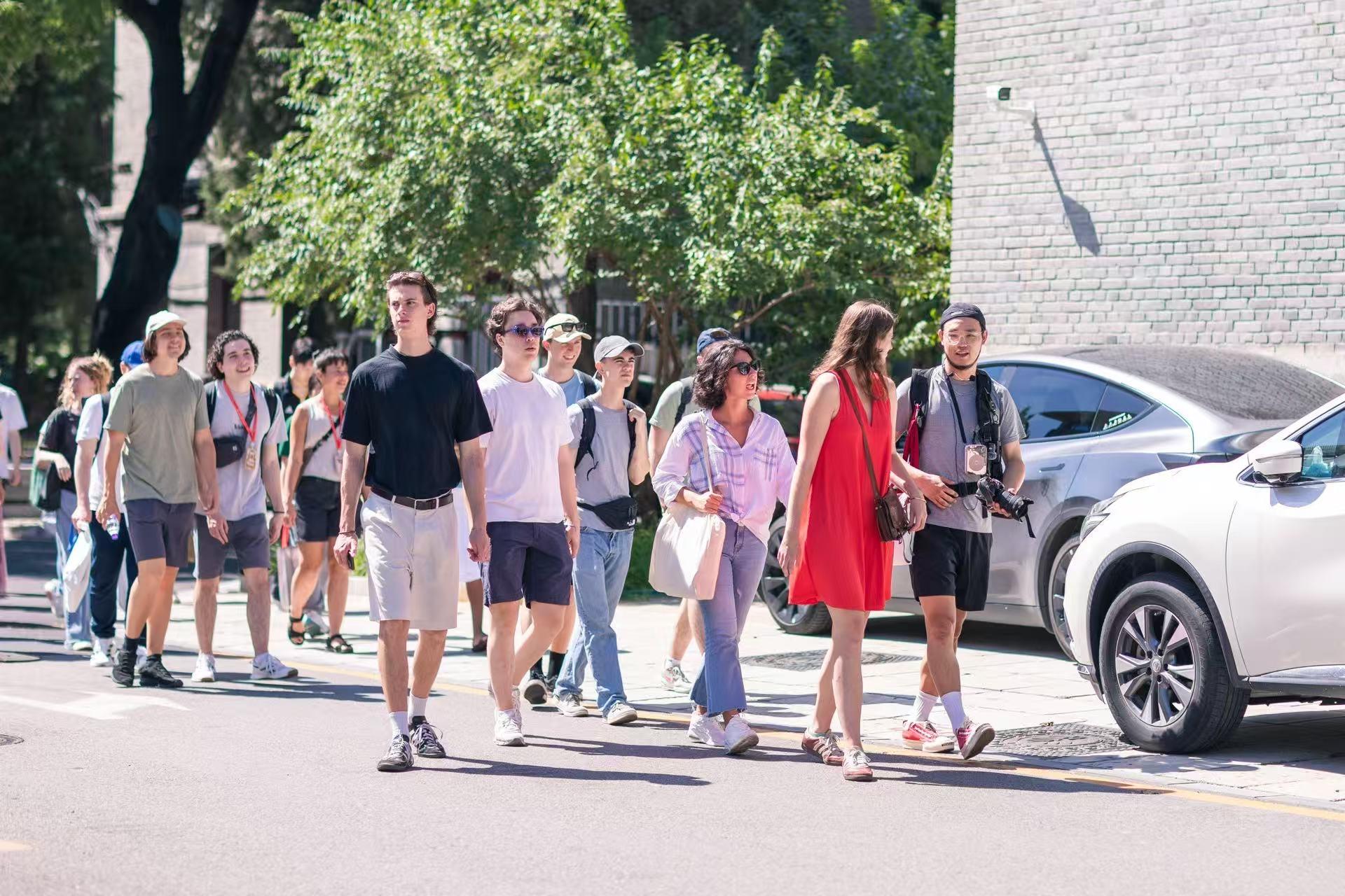 Hidden Hutong Bike & Food Tour with Pro Photos
