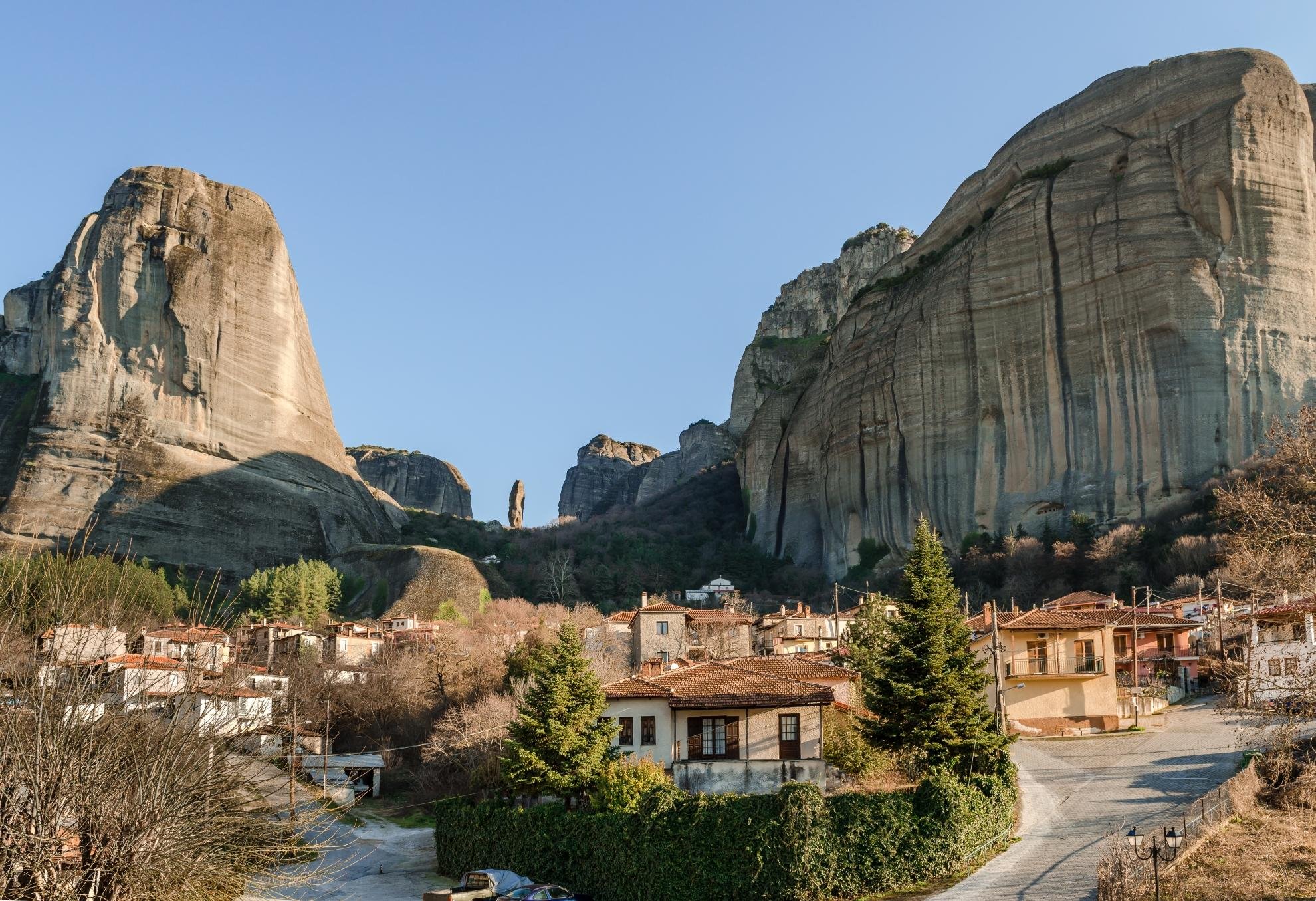 Athens to Meteora: Full-Day Monastery & Caves Tour with Lunch
