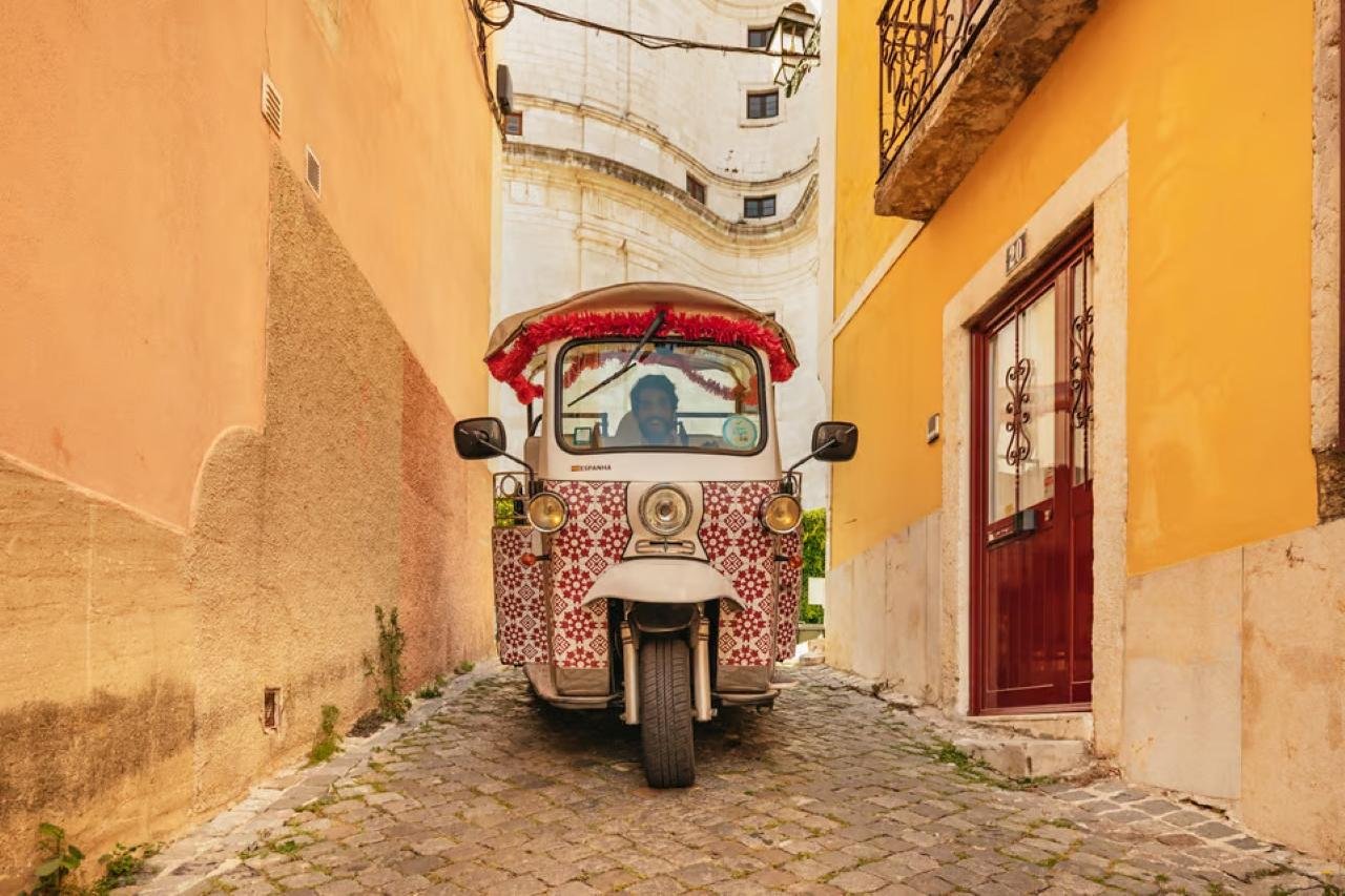 Lisbon Private Tuk-Tuk Tour with Hotel Pickup