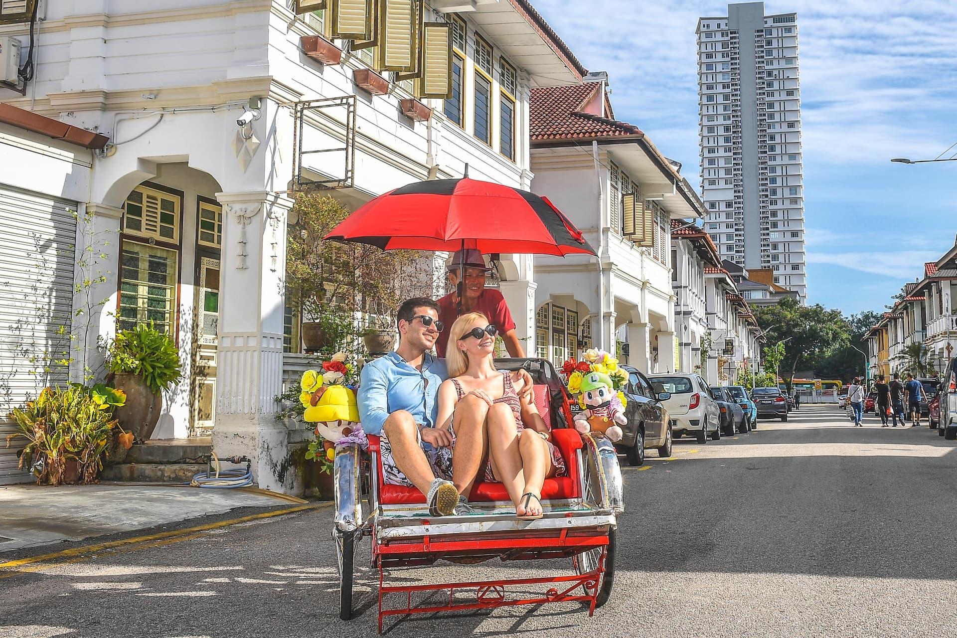 Penang Heritage Tour: Hill Funicular, Kek Lok Si Temple & Laksa Tasting