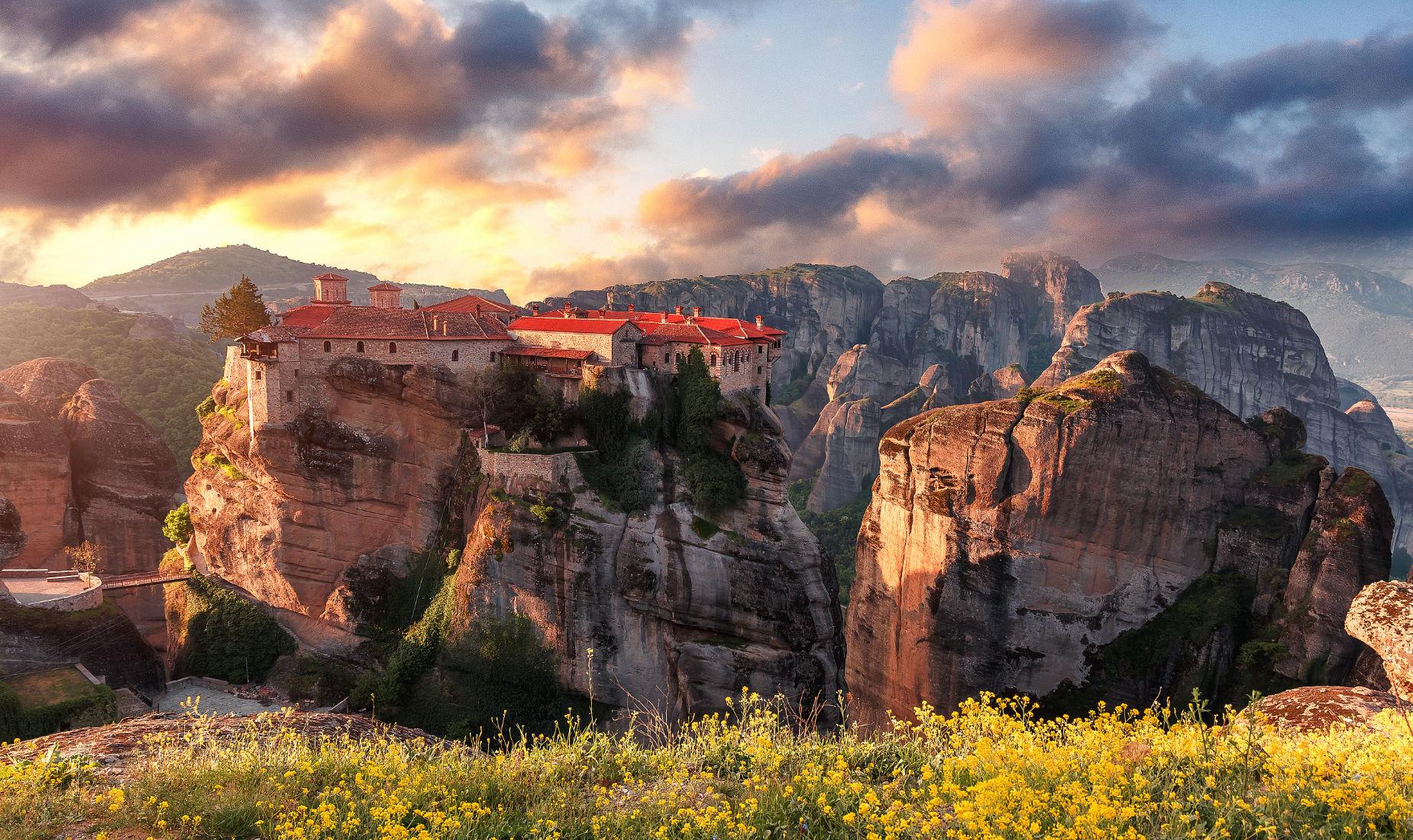 Meteora Sunset Tour: Monasteries, Caves & Golden Hour Views