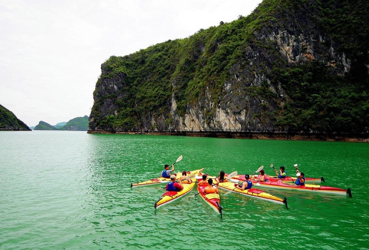 Ha Long & Lan Ha Bay 2-Day 5-Star Cruise with Free Transfer