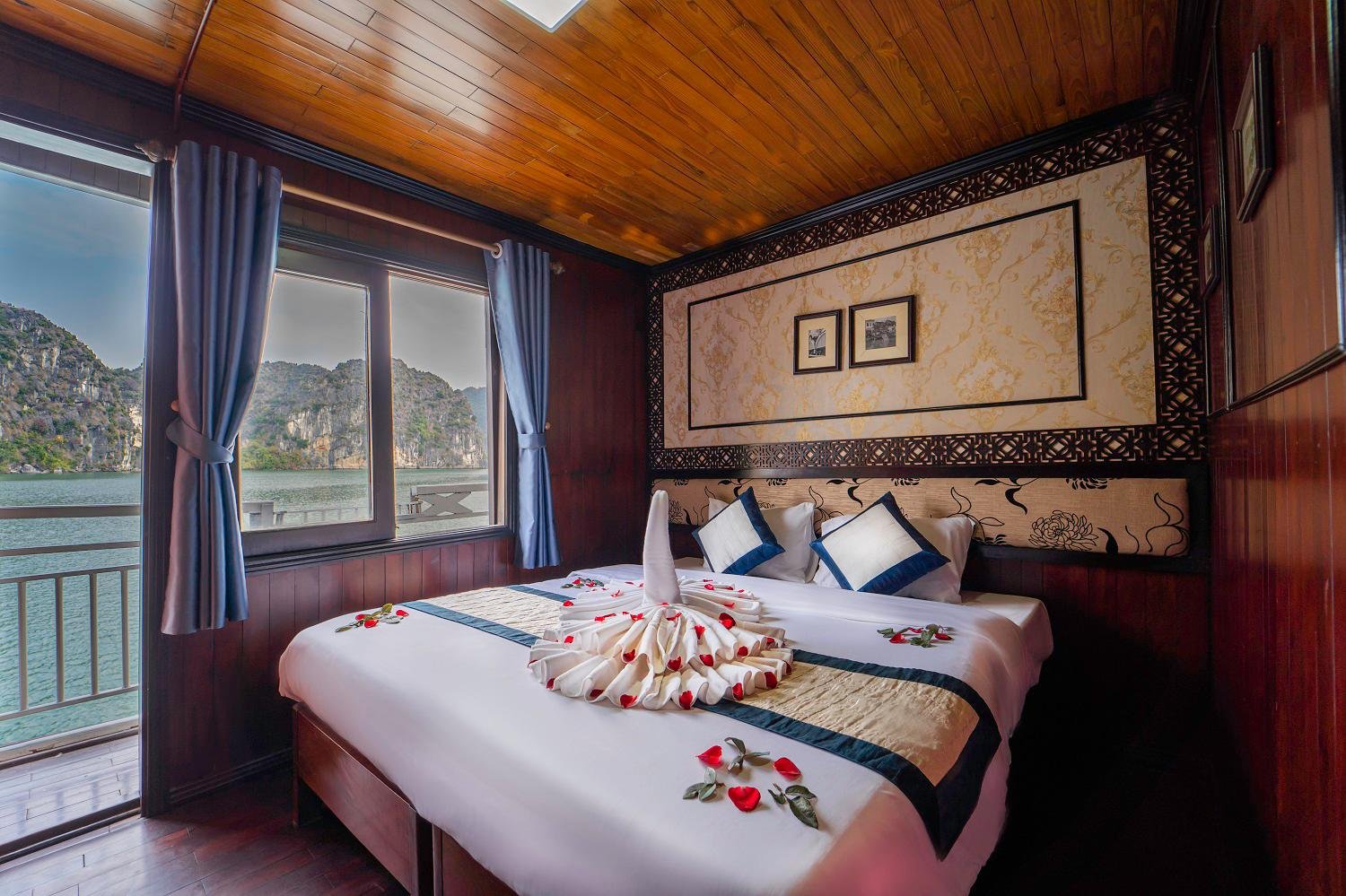 Ha Long Bay 2-Day Overnight Boat Cruise from Hanoi